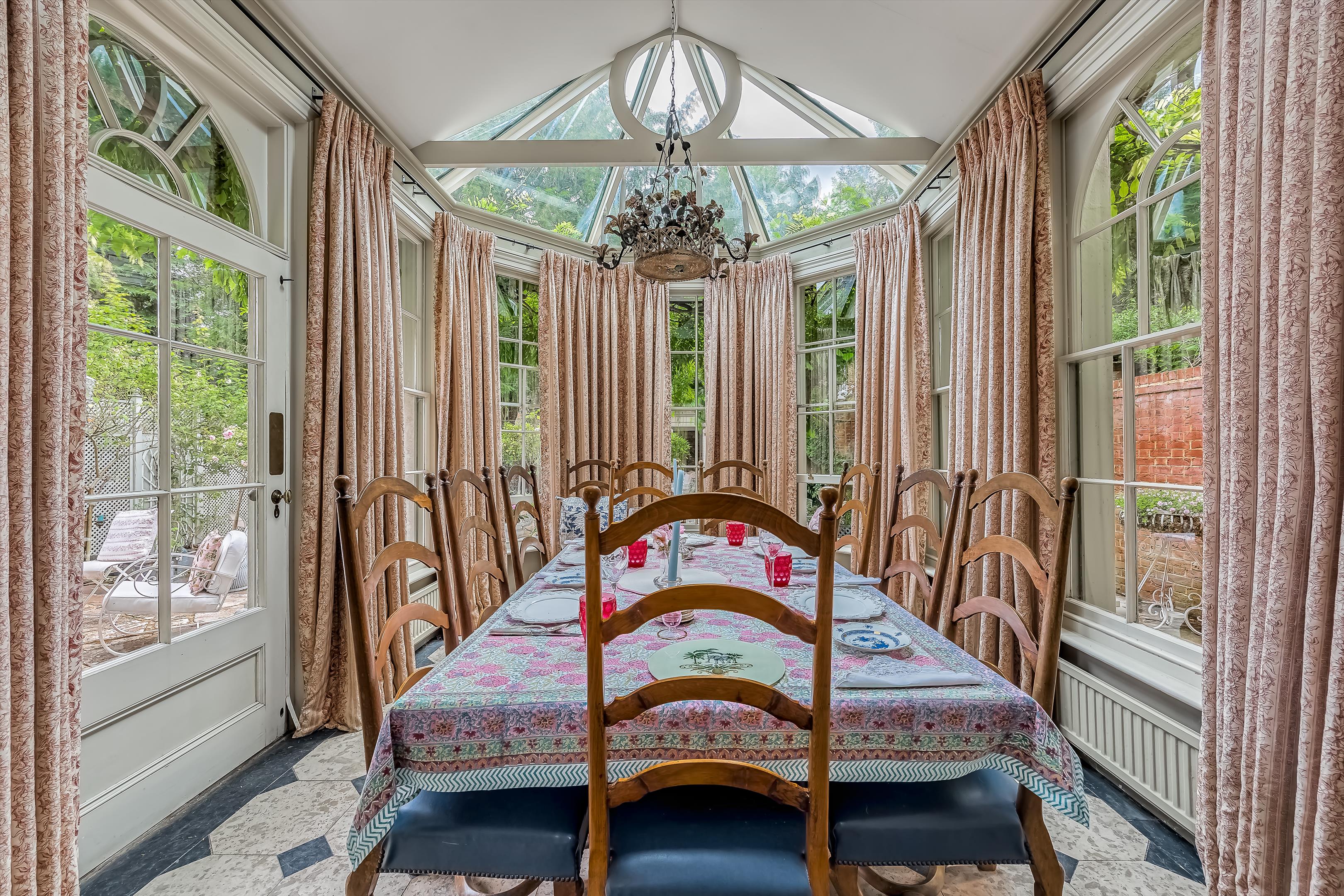 Dorking Road, Epsom, Surrey, KT18