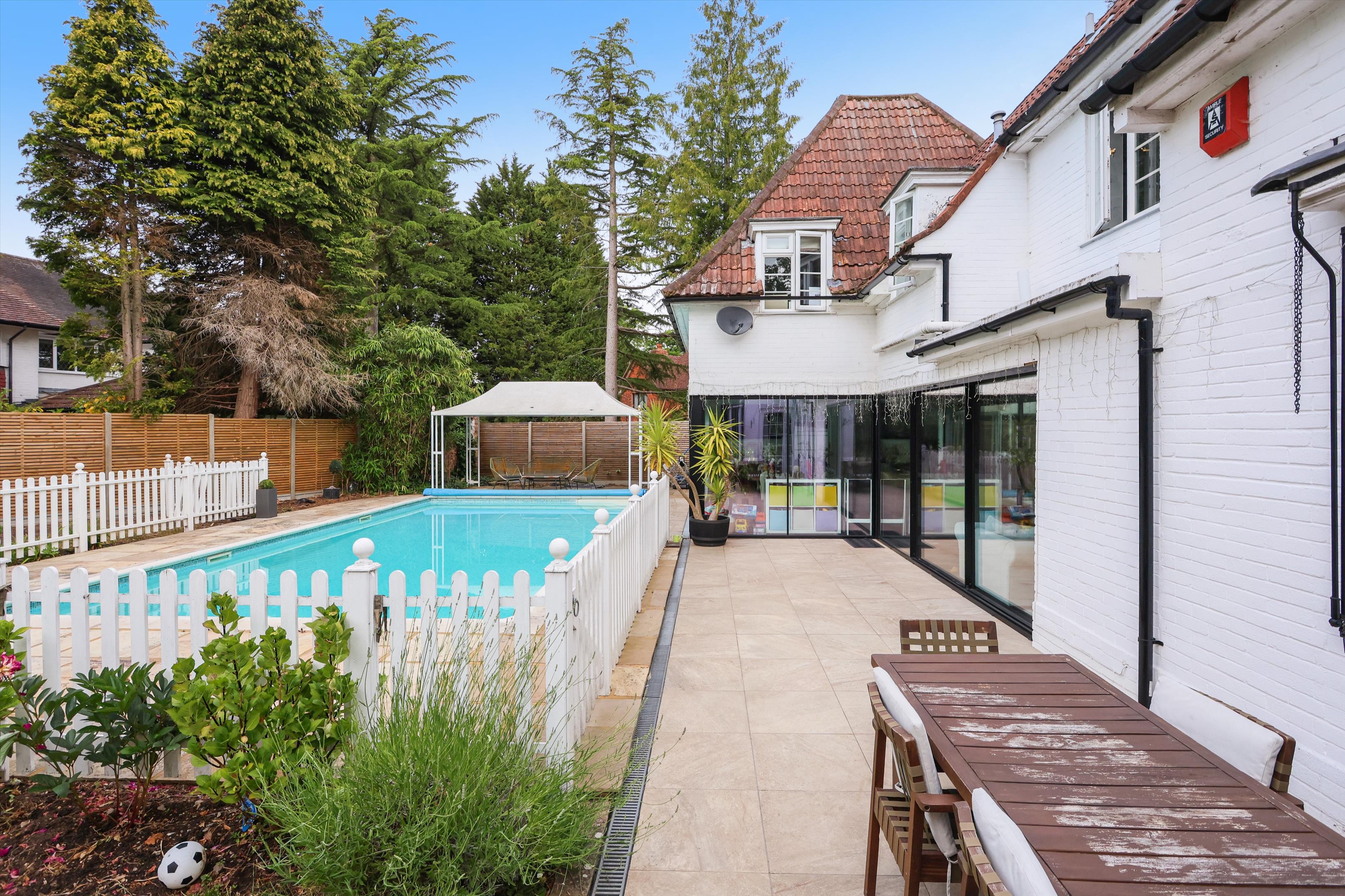Ruxley Crescent, Claygate, Esher, Surrey KT10