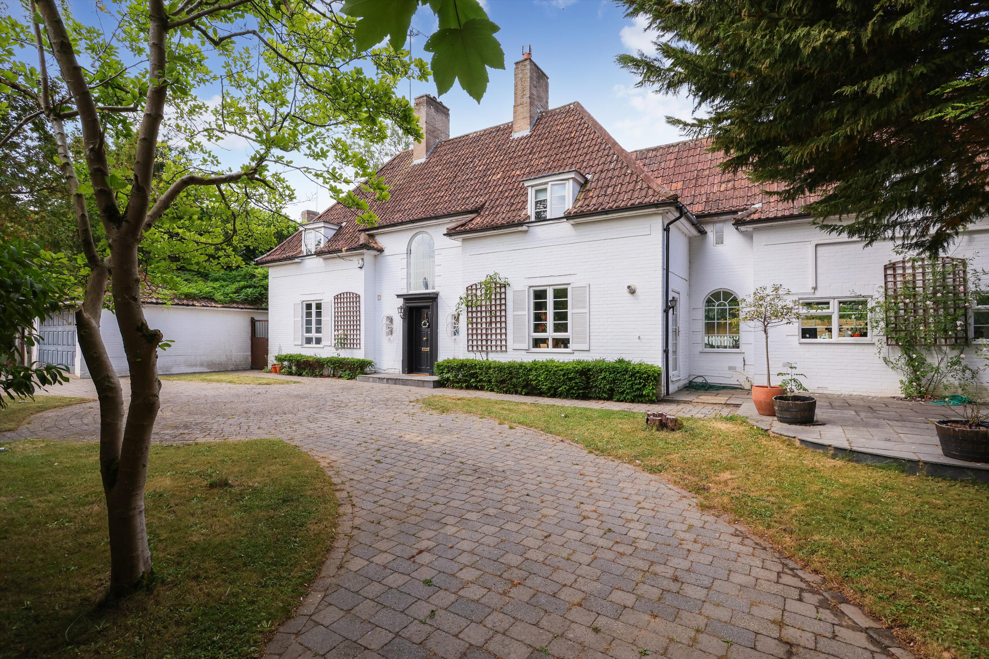 Ruxley Crescent, Claygate, Esher, Surrey KT10