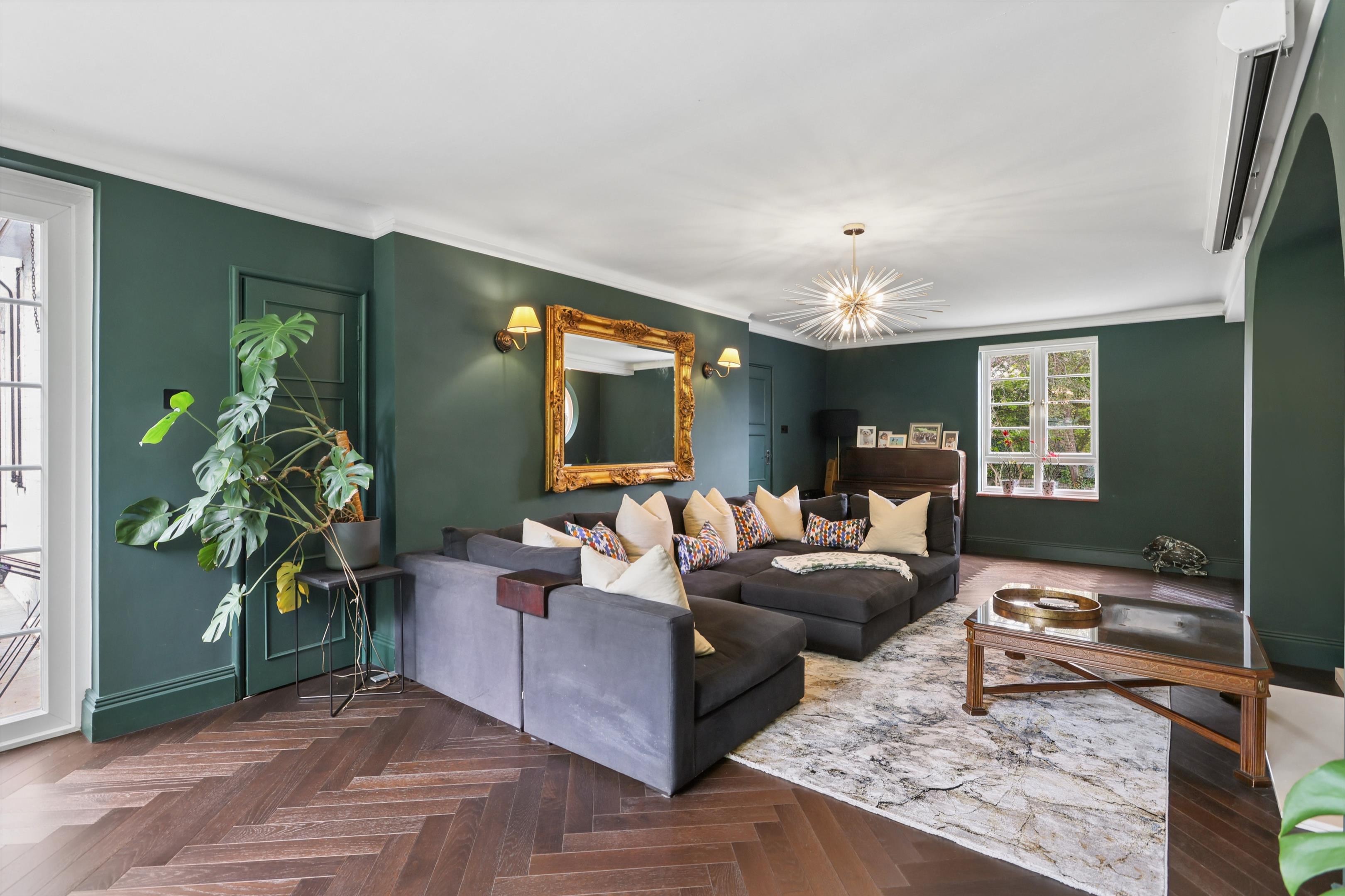 Ruxley Crescent, Claygate, Esher, Surrey KT10