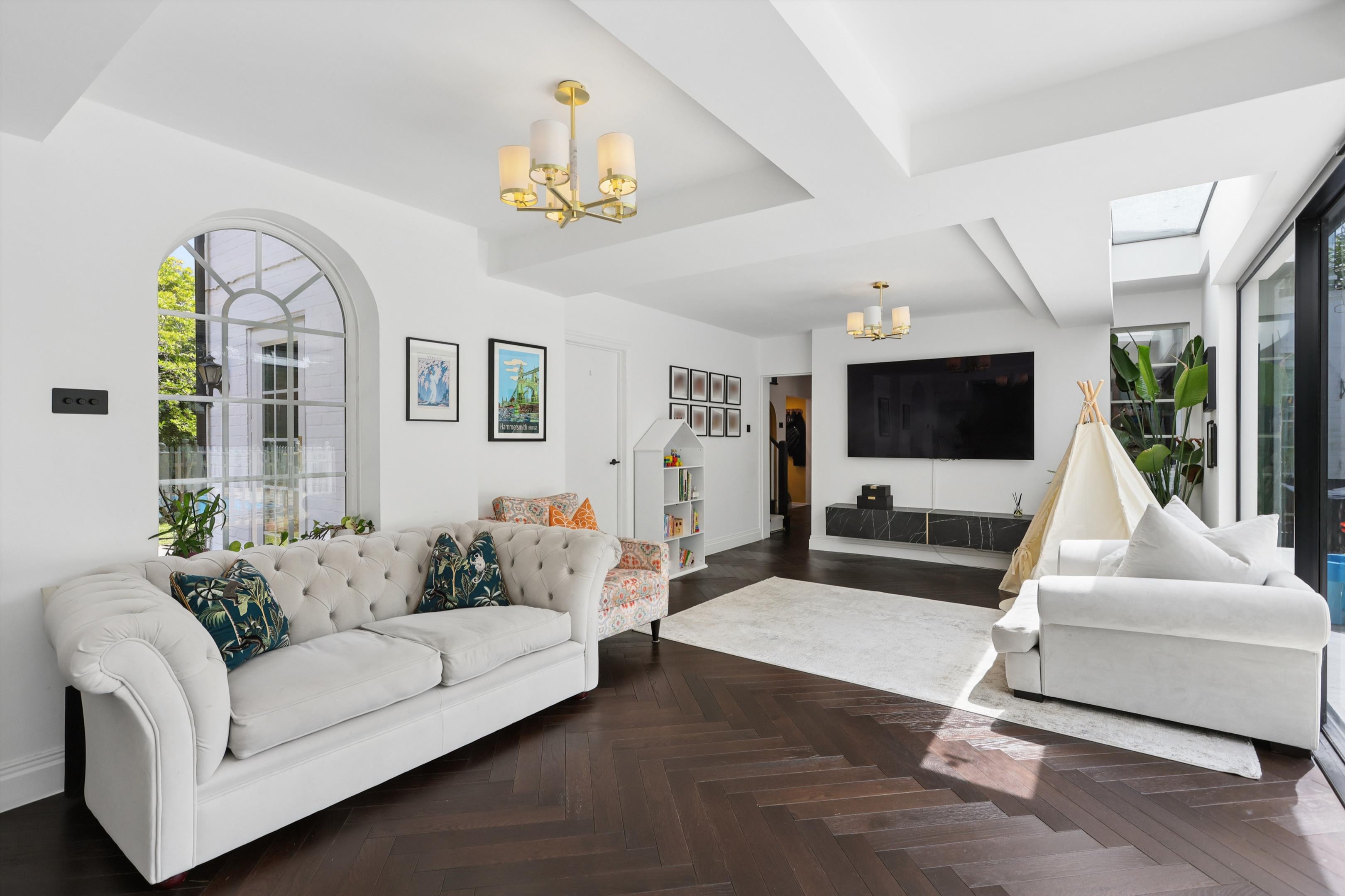 Ruxley Crescent, Claygate, Esher, Surrey KT10