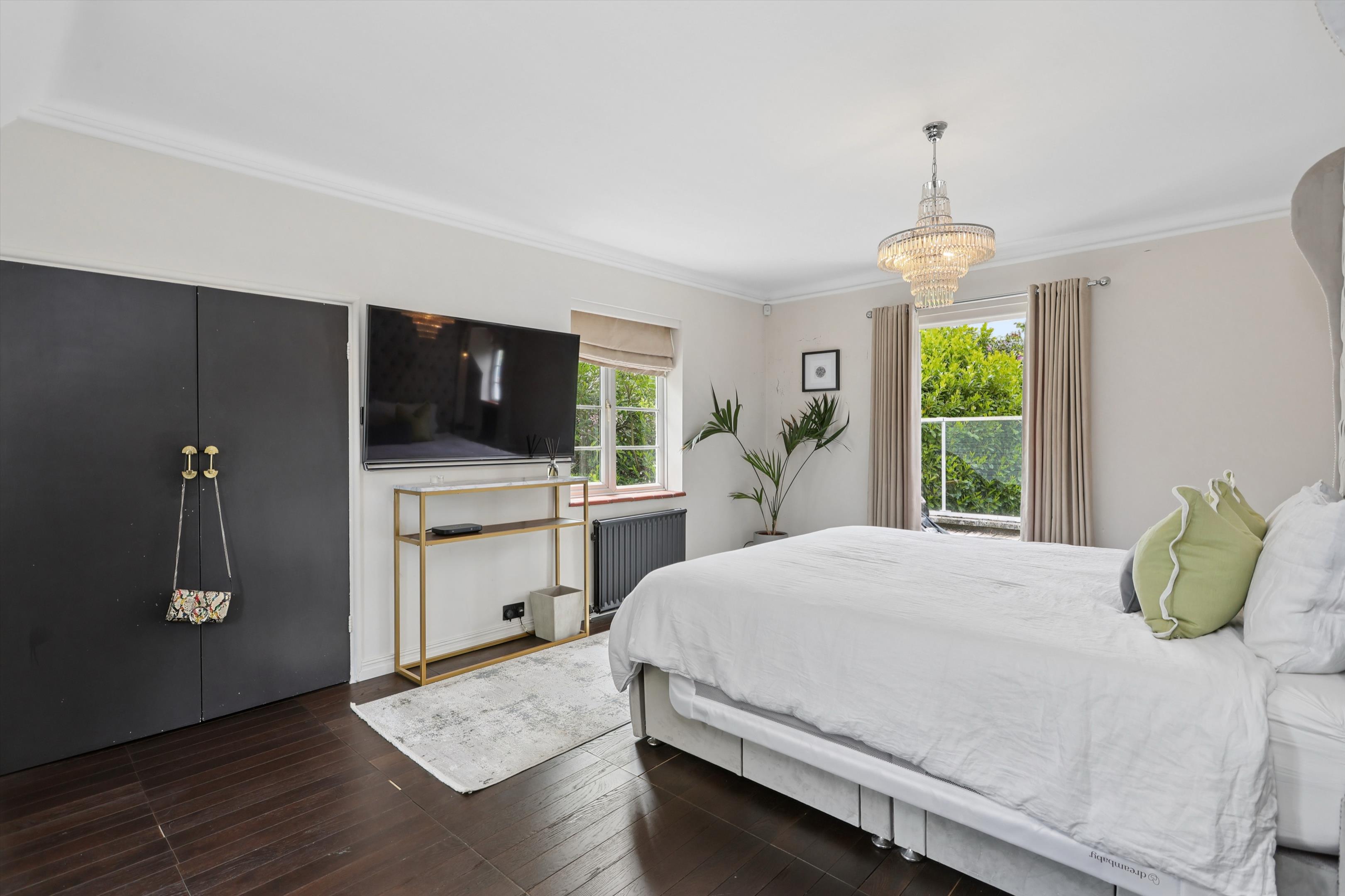 Ruxley Crescent, Claygate, Esher, Surrey KT10