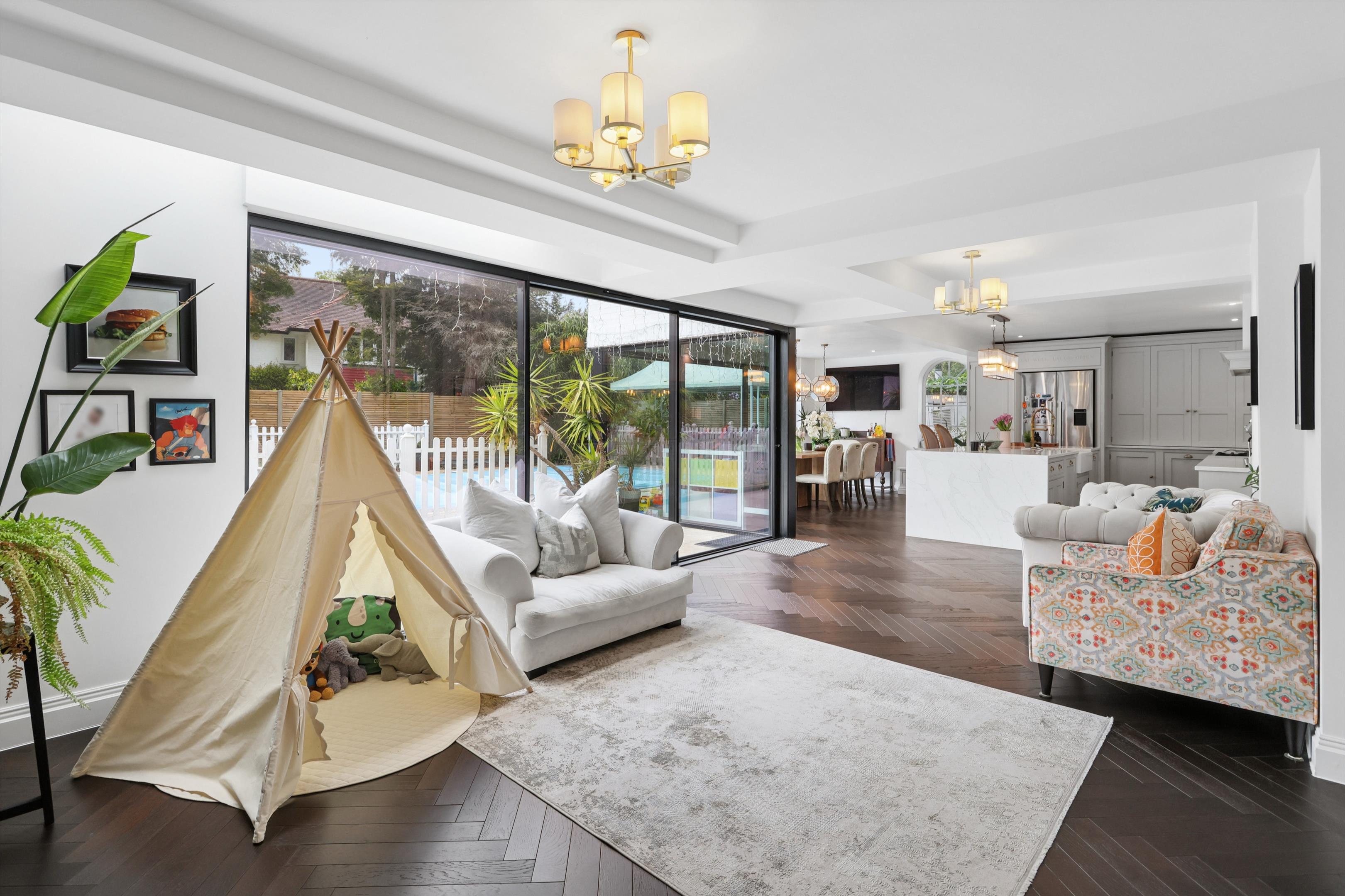 Ruxley Crescent, Claygate, Esher, Surrey KT10