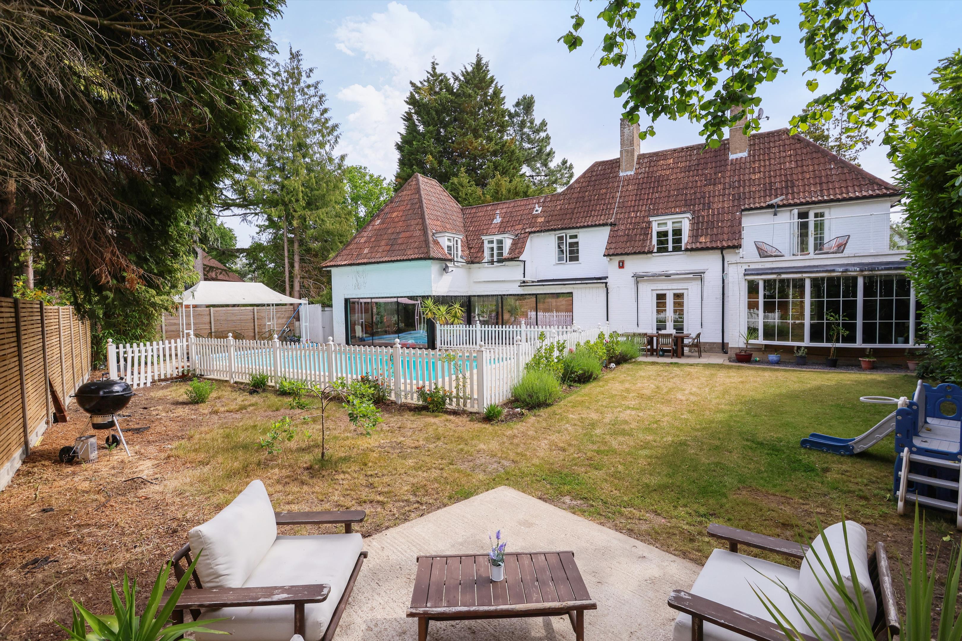 Ruxley Crescent, Claygate, Esher, Surrey KT10