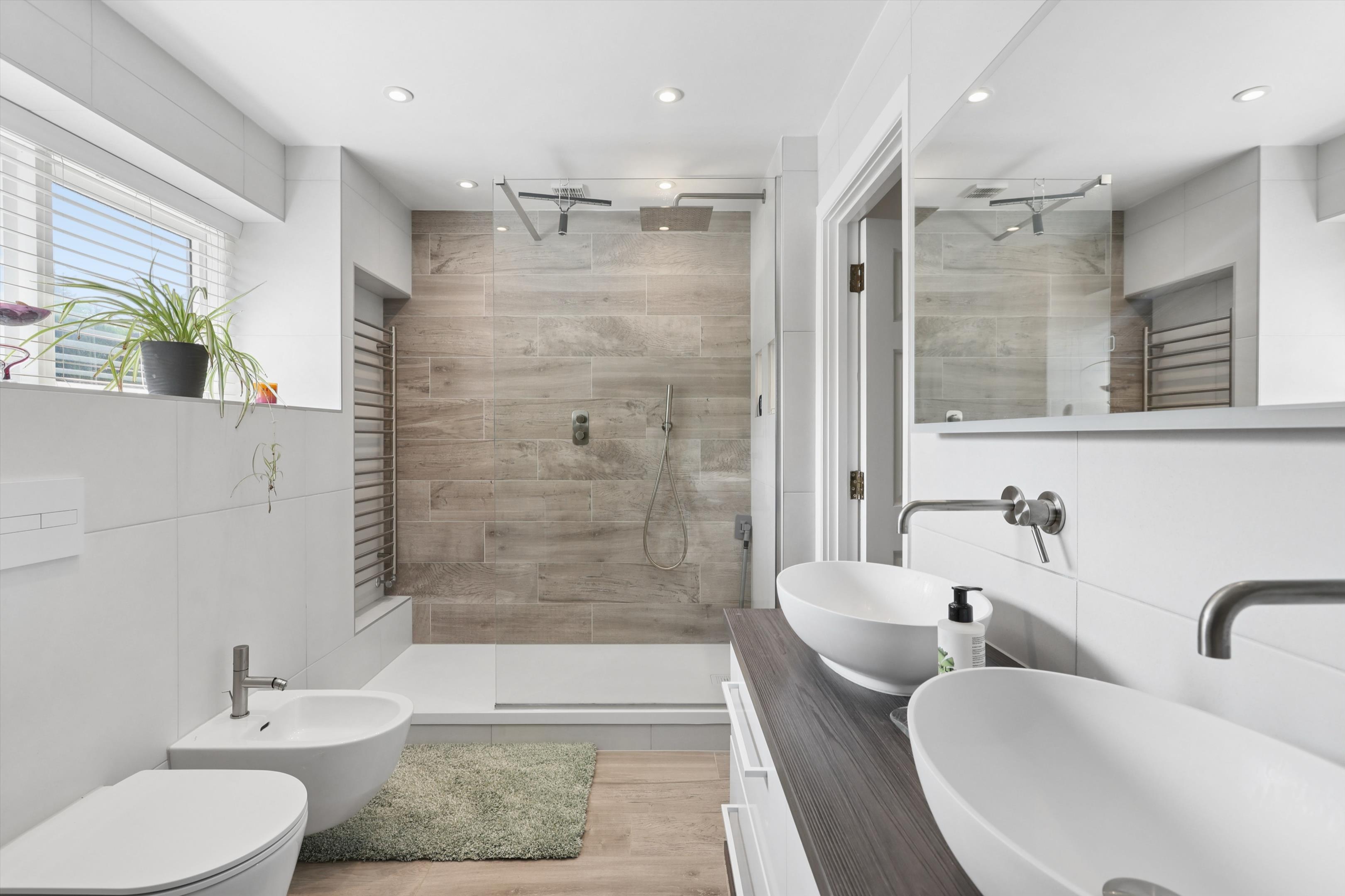 Littleworth Lane, Esher, Surrey KT10