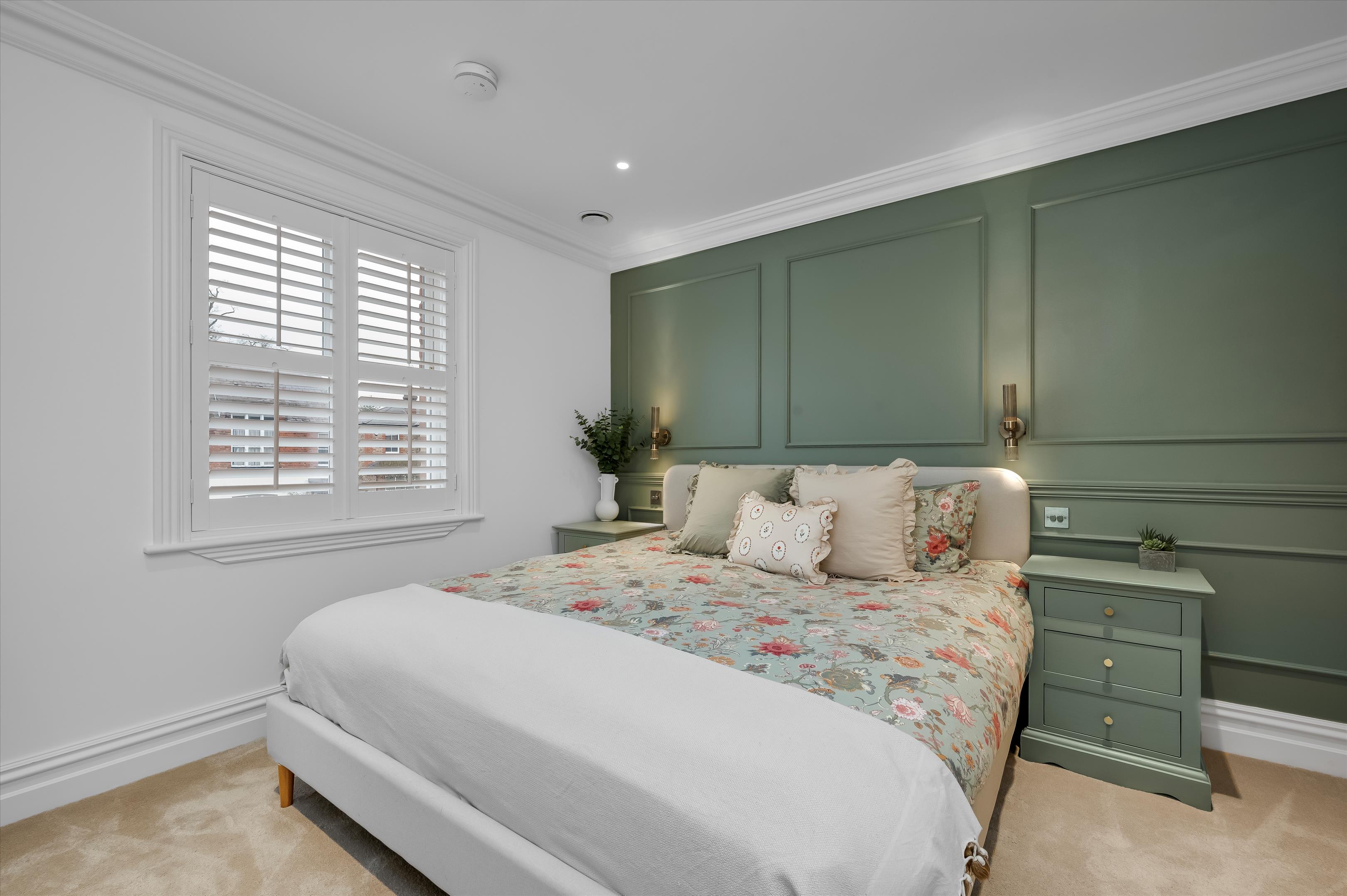 West End Lane, Esher, Surrey, KT10