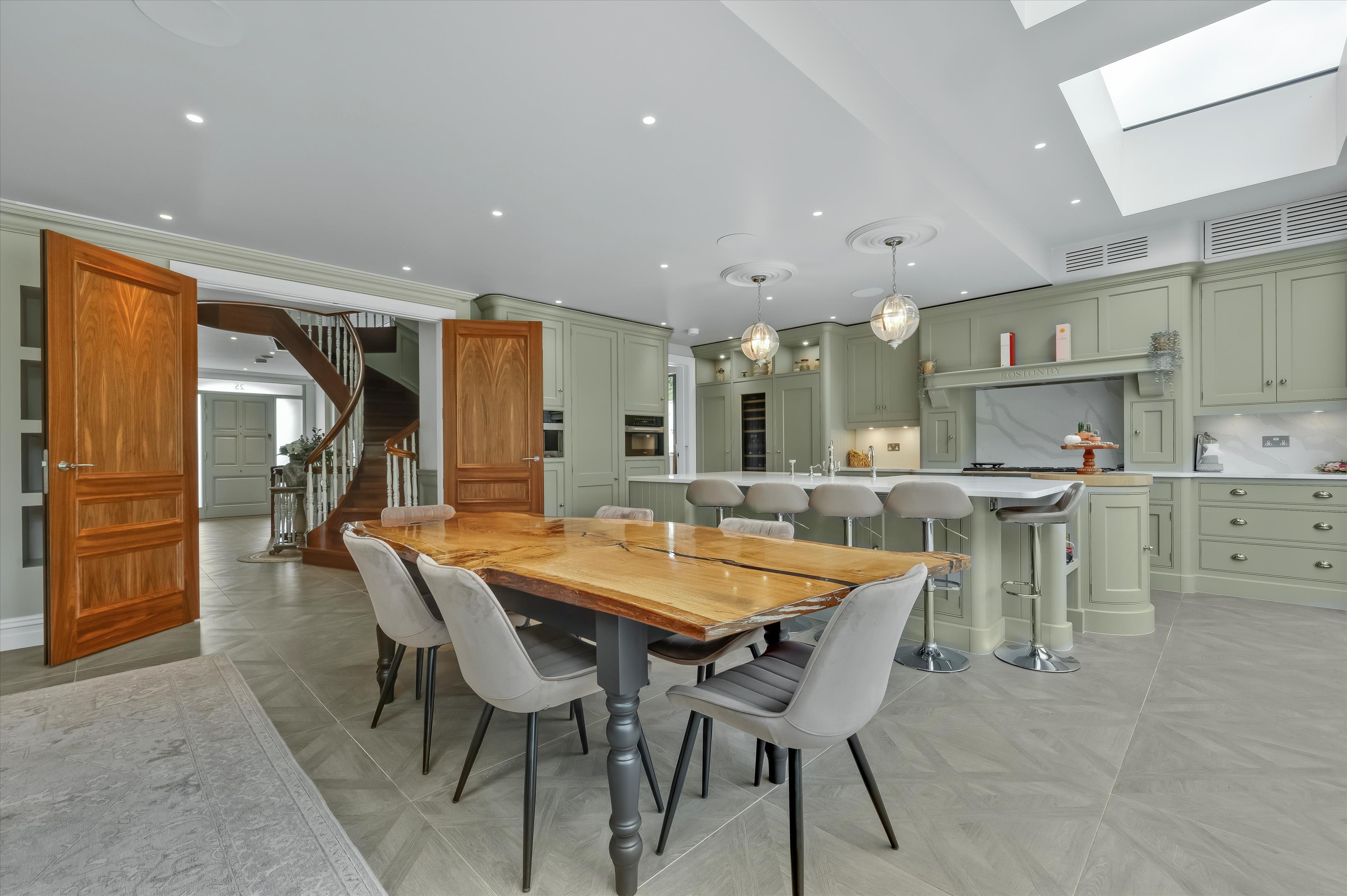 West End Lane, Esher, Surrey, KT10