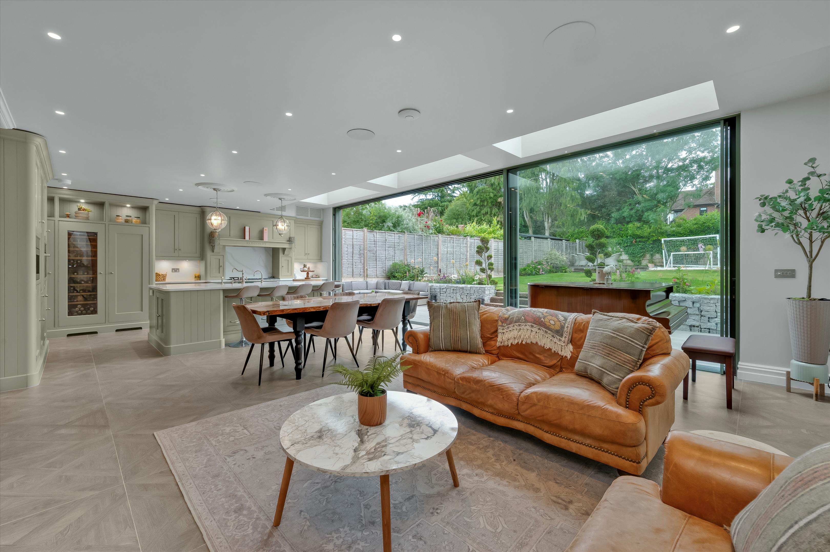 West End Lane, Esher, Surrey, KT10