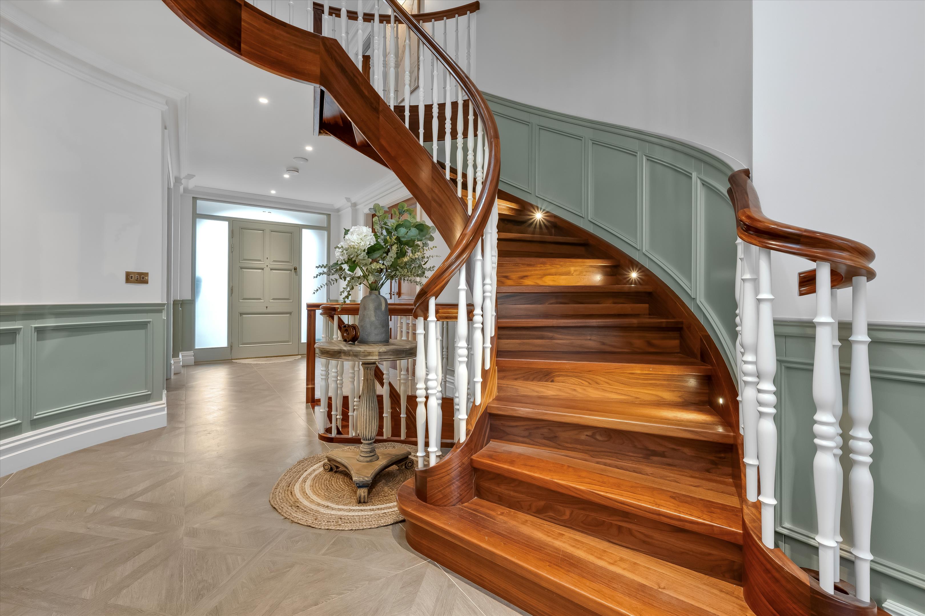 West End Lane, Esher, Surrey, KT10