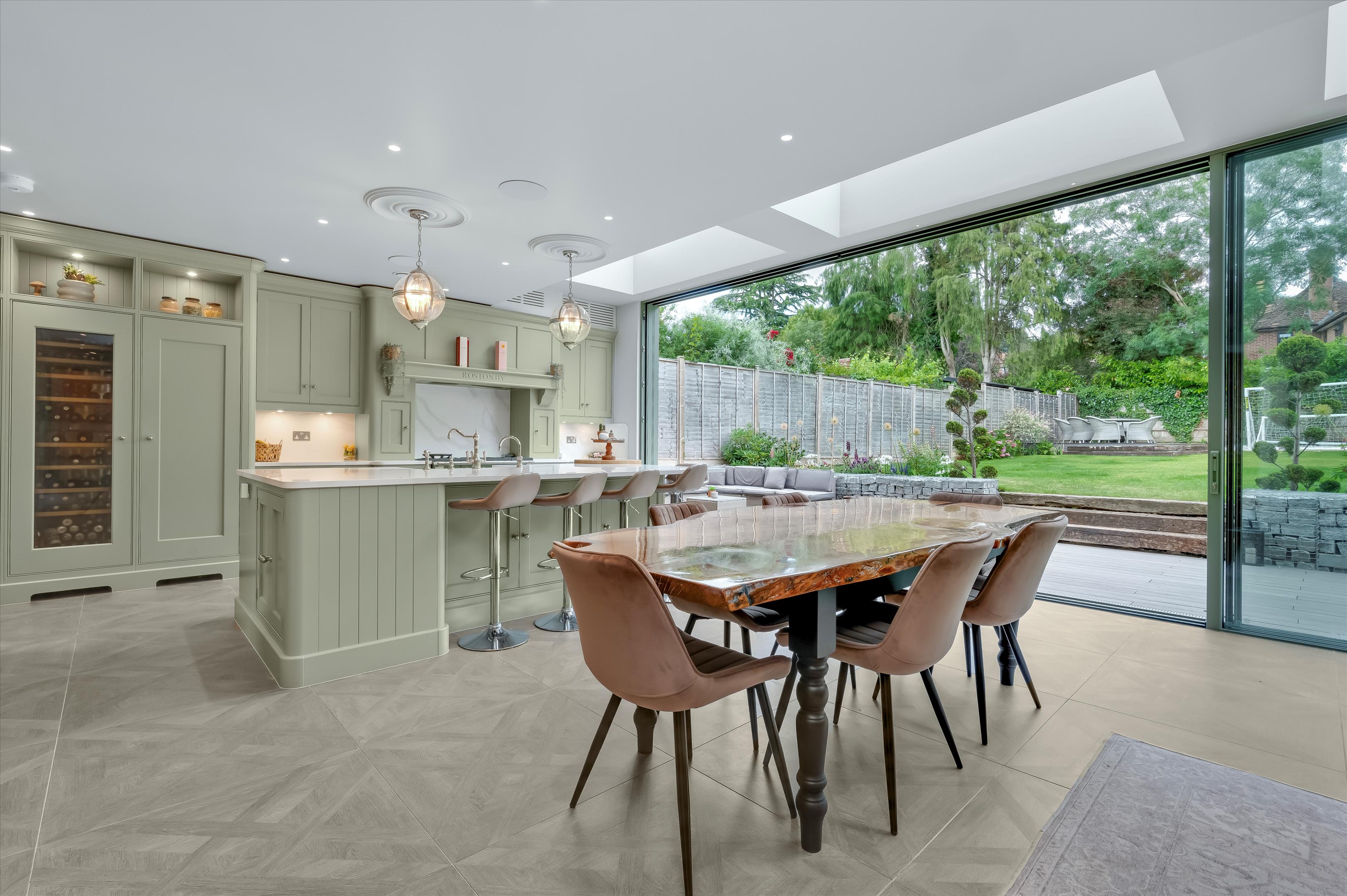 West End Lane, Esher, Surrey, KT10