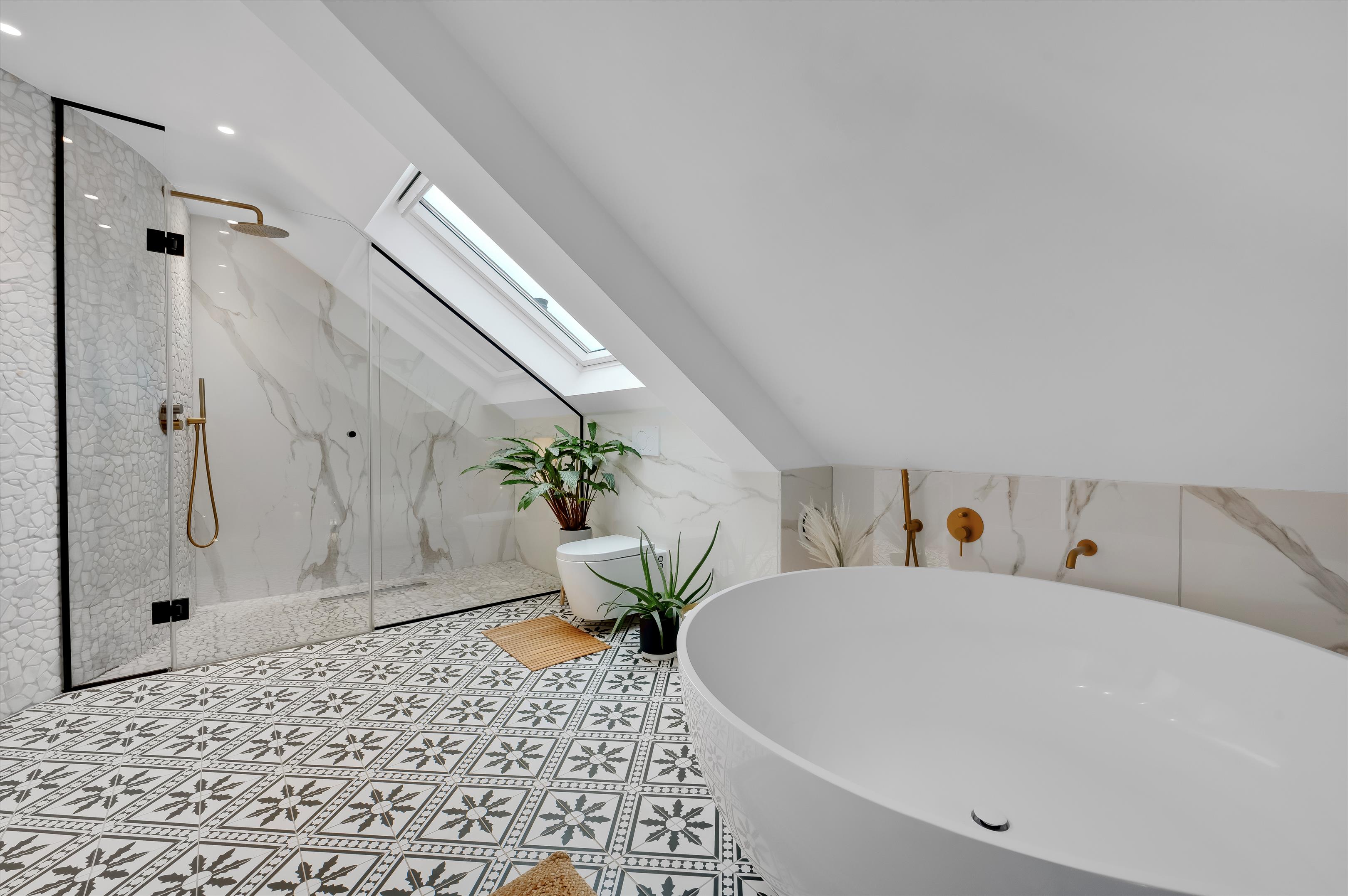West End Lane, Esher, Surrey, KT10