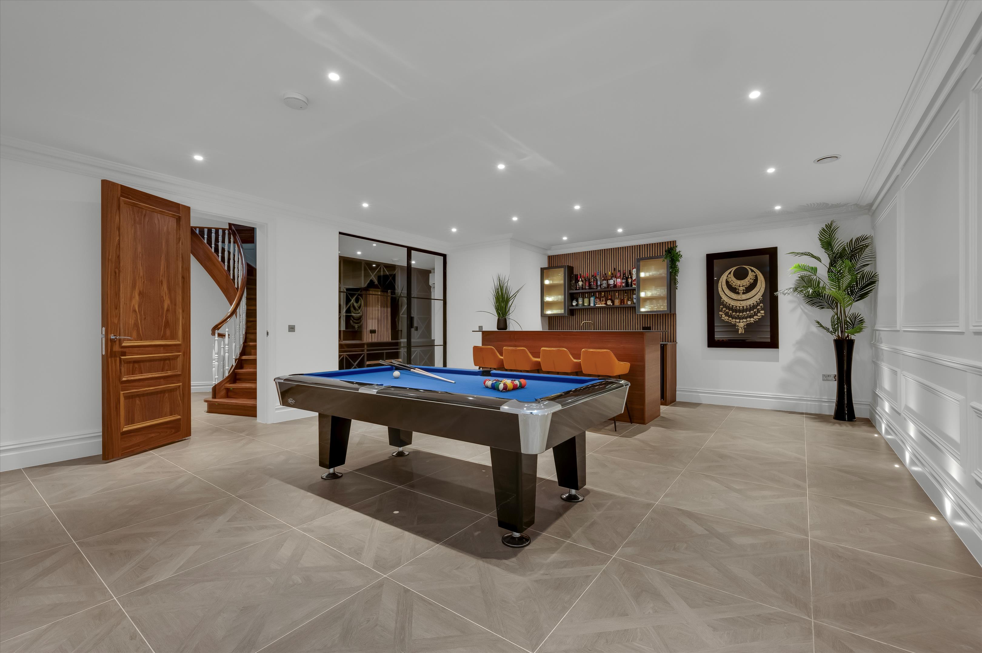 West End Lane, Esher, Surrey, KT10