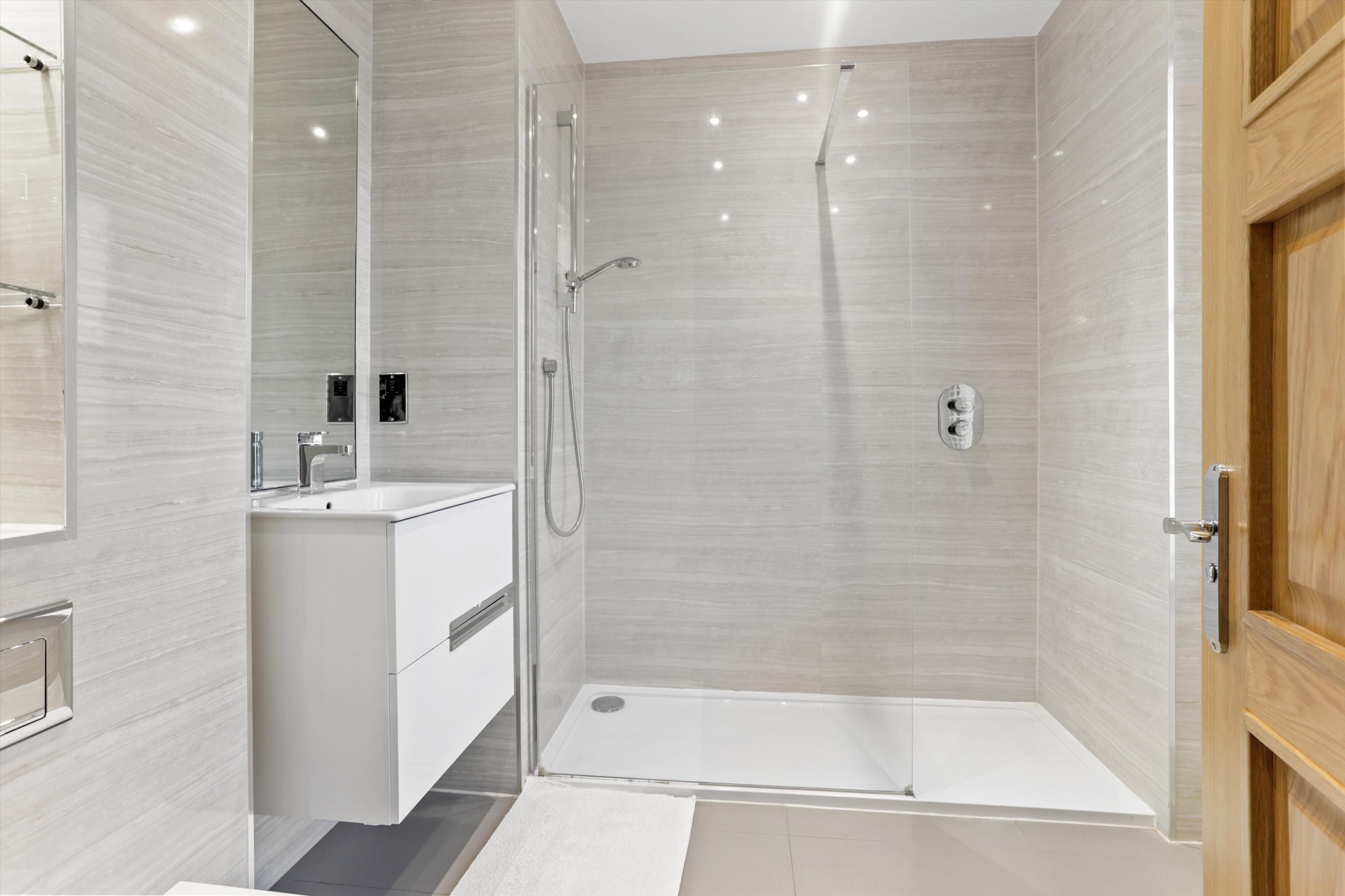 Ruxley Ridge, Claygate, Esher, Surrey, KT10