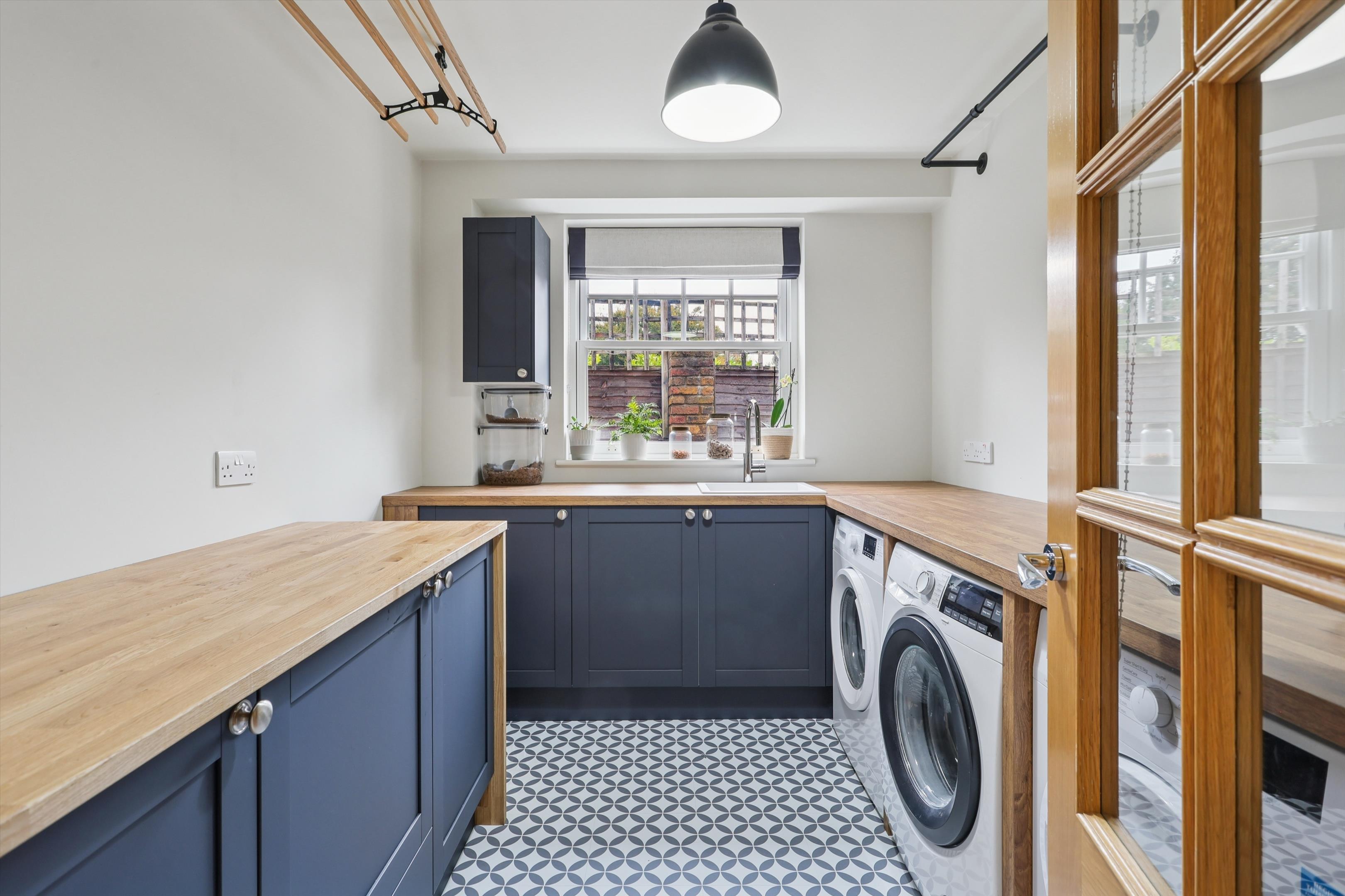 Ruxley Crescent, Claygate, Esher, Surrey KT10