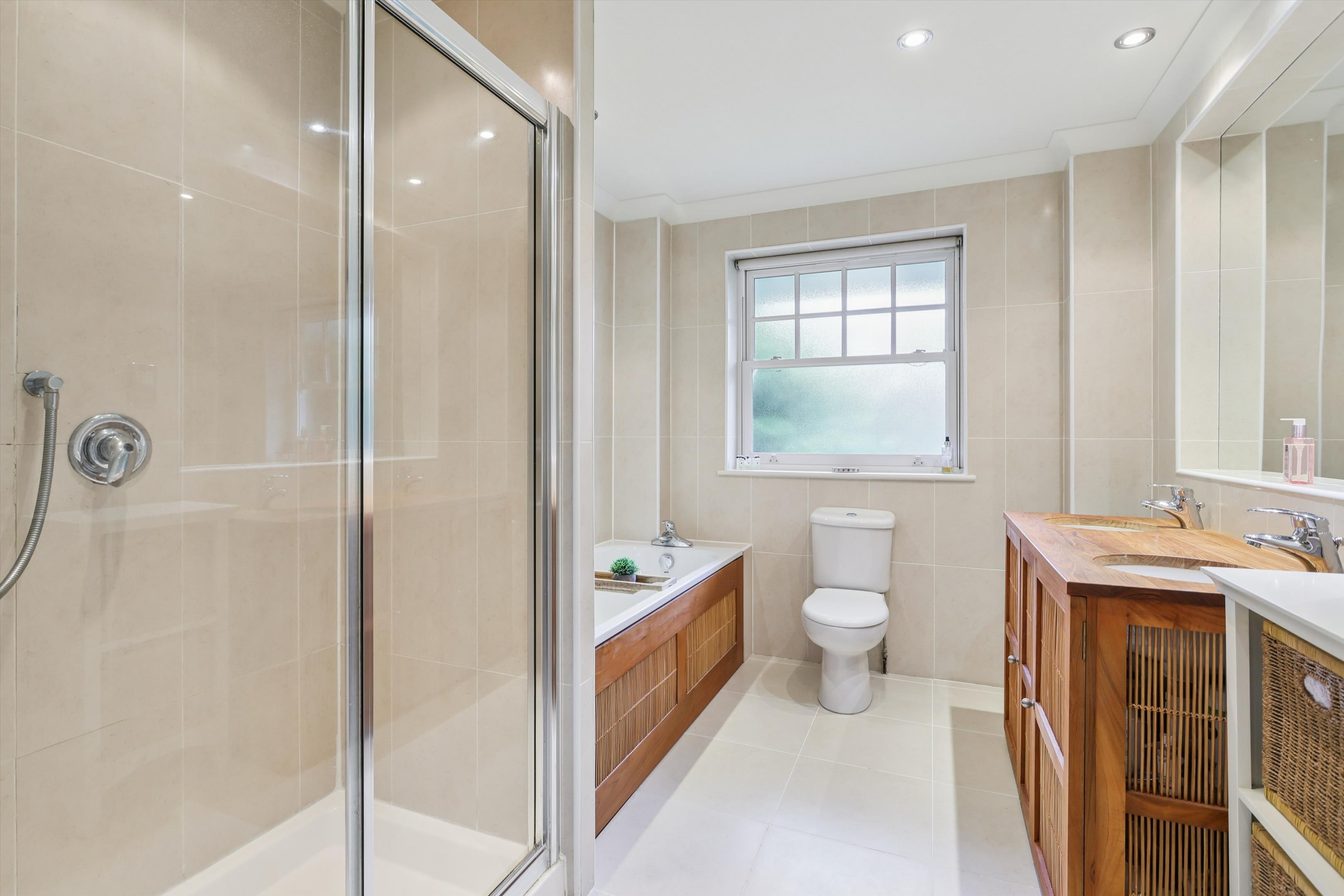 Ruxley Crescent, Claygate, Esher, Surrey KT10