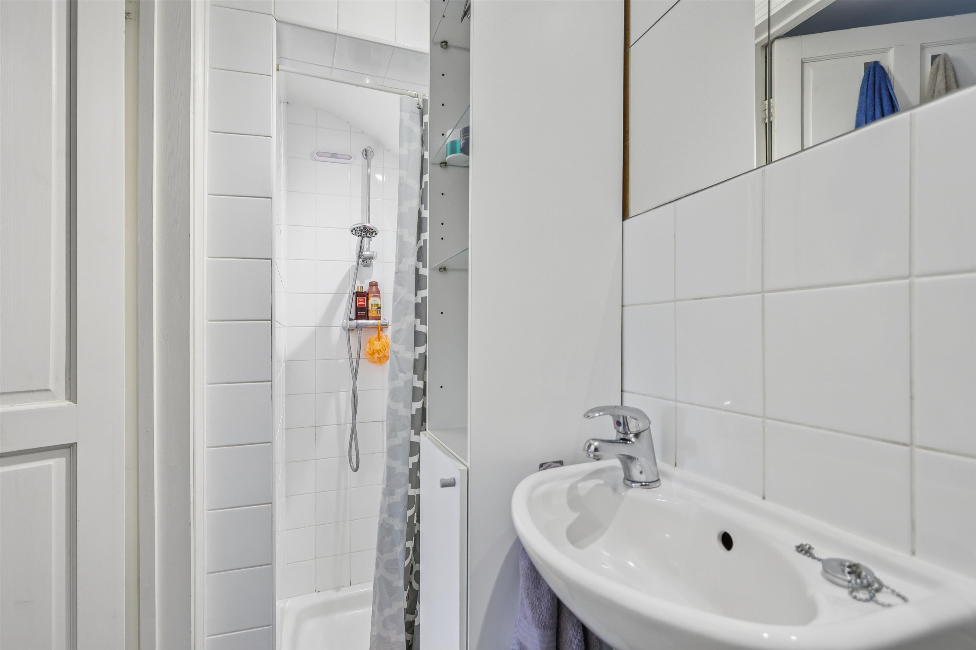 Manor Road North, Esher, Surrey, KT10