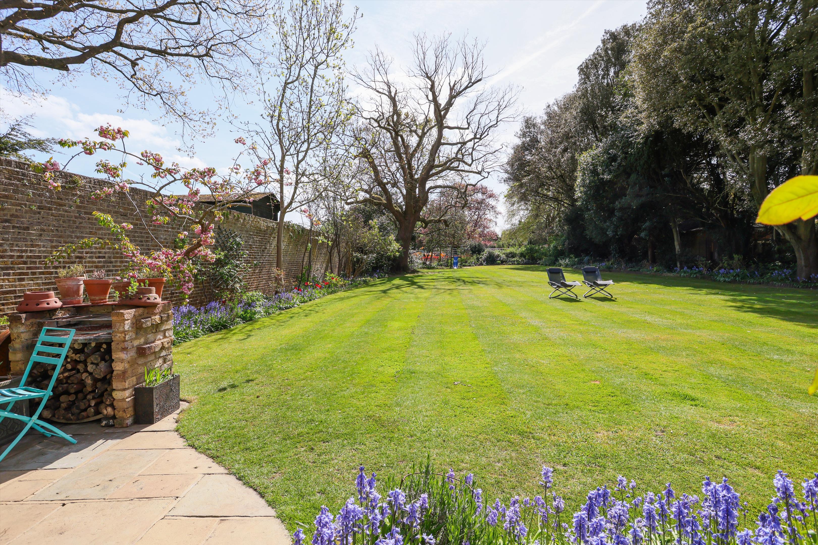 Manor Road North, Esher, Surrey, KT10