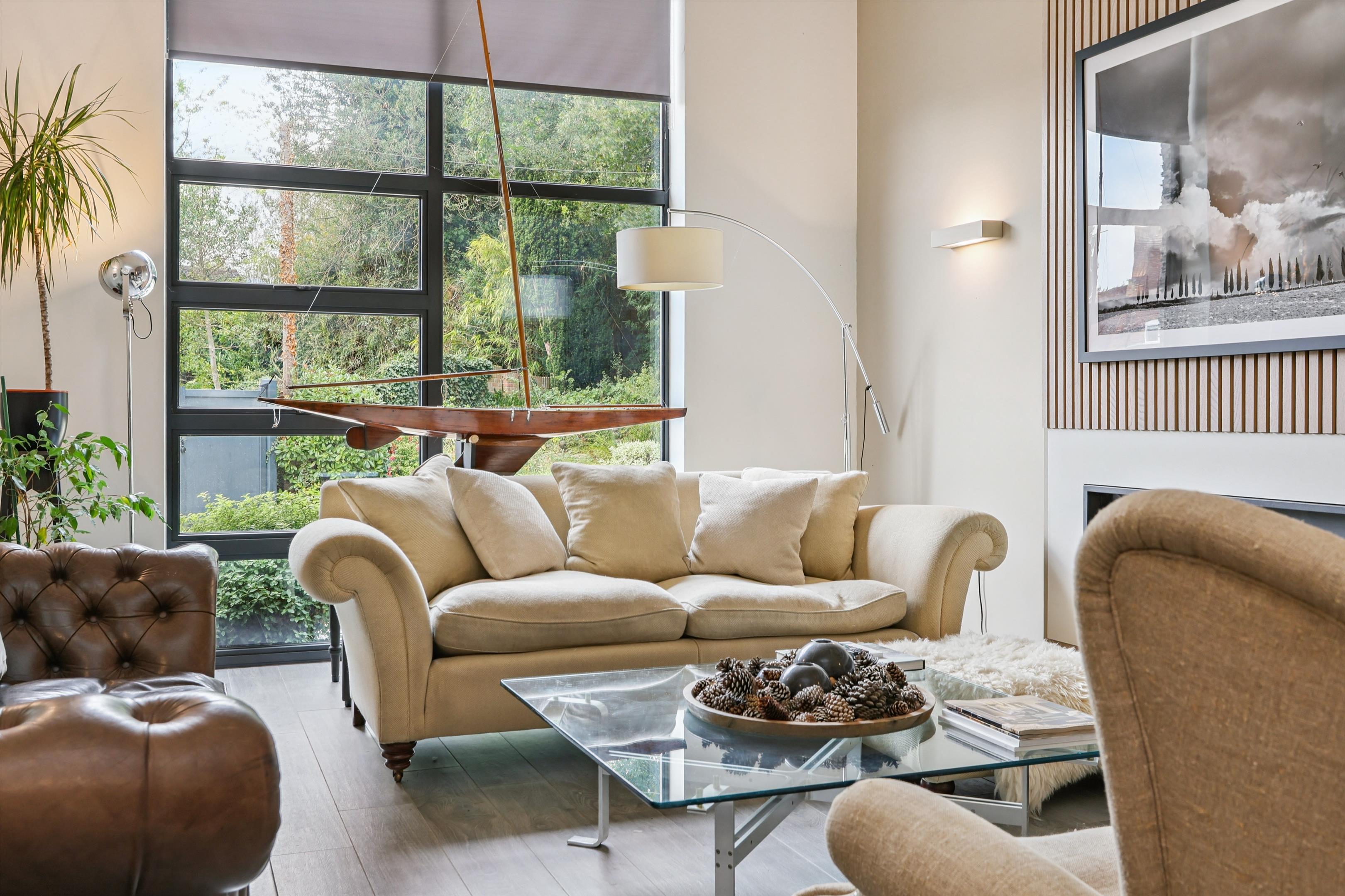 Riverside Drive, Esher, Surrey, KT10