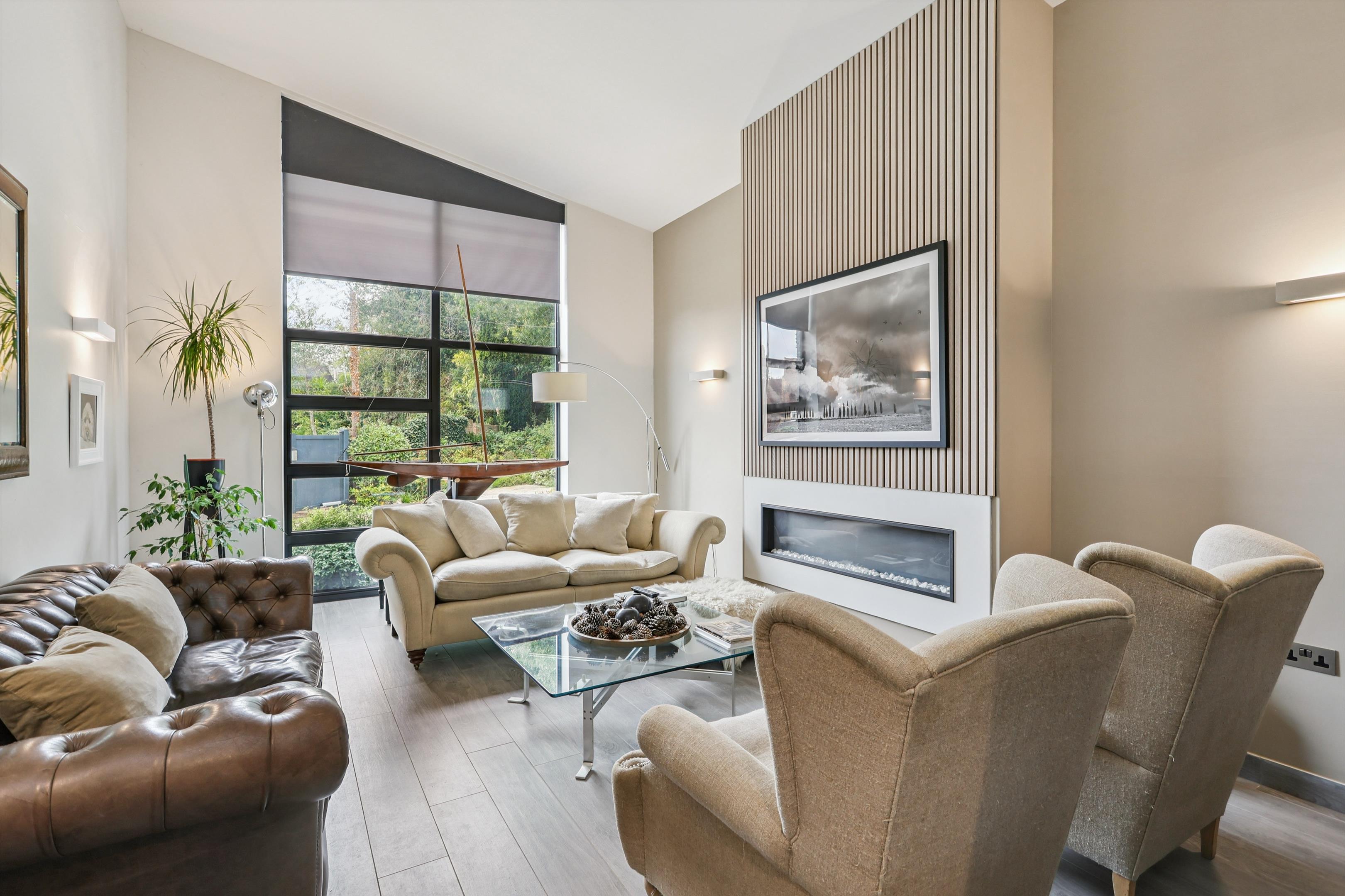 Riverside Drive, Esher, Surrey, KT10