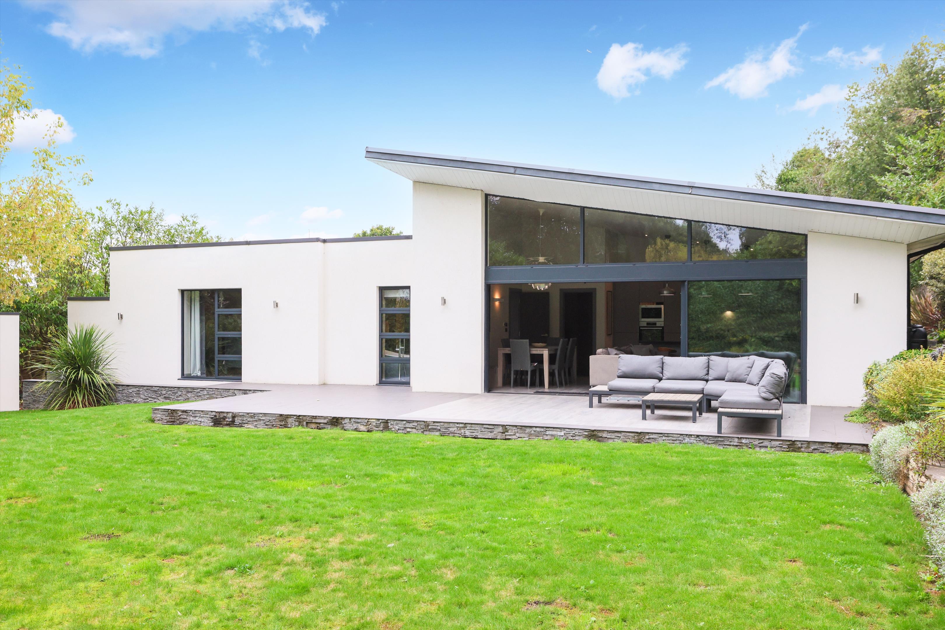 Riverside Drive, Esher, Surrey, KT10