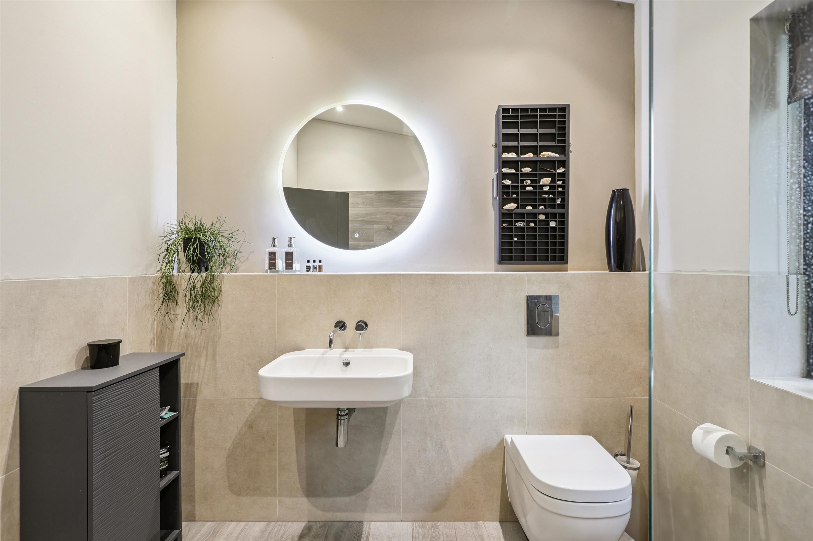 Riverside Drive, Esher, Surrey, KT10