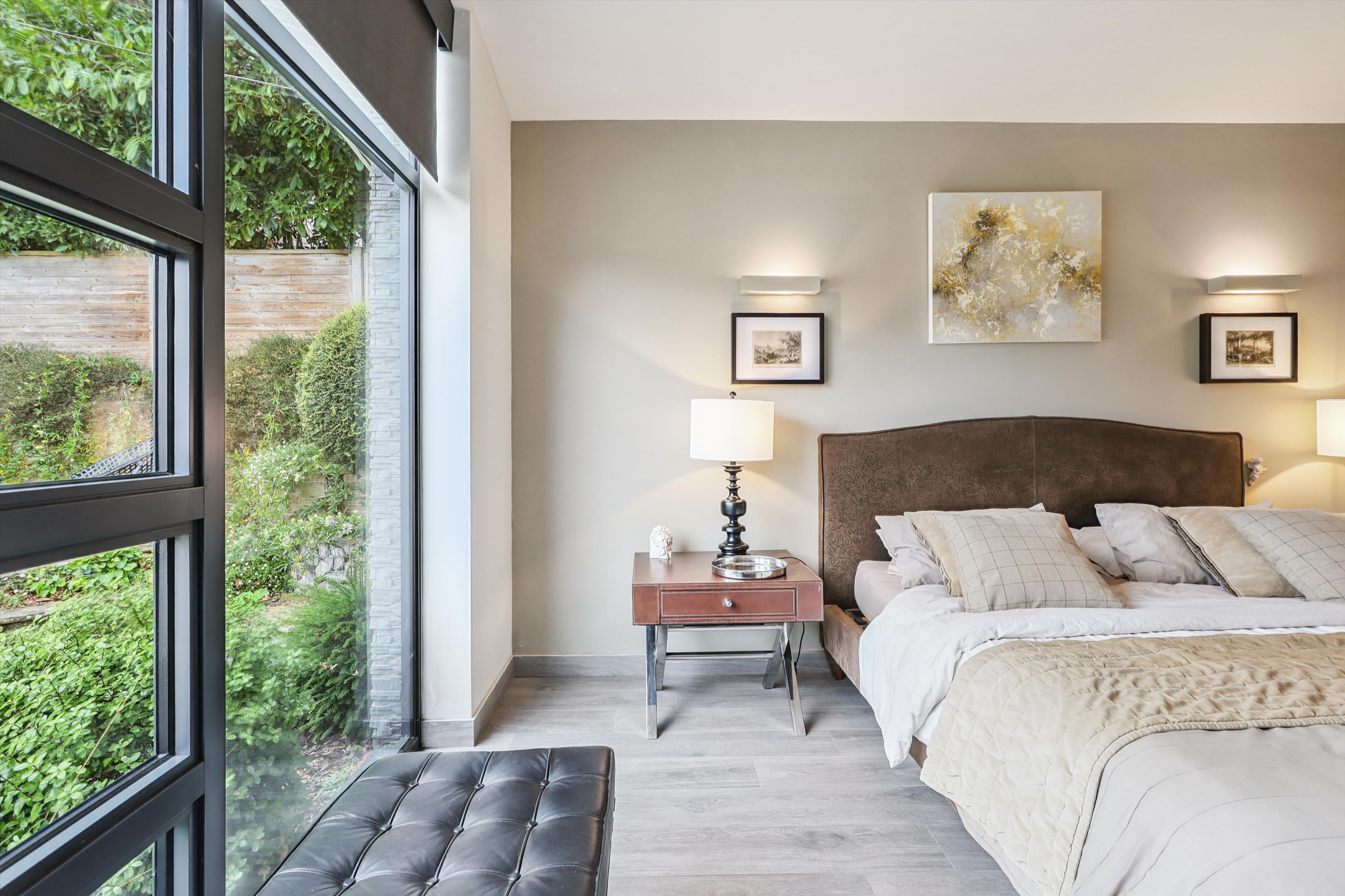 Riverside Drive, Esher, Surrey, KT10