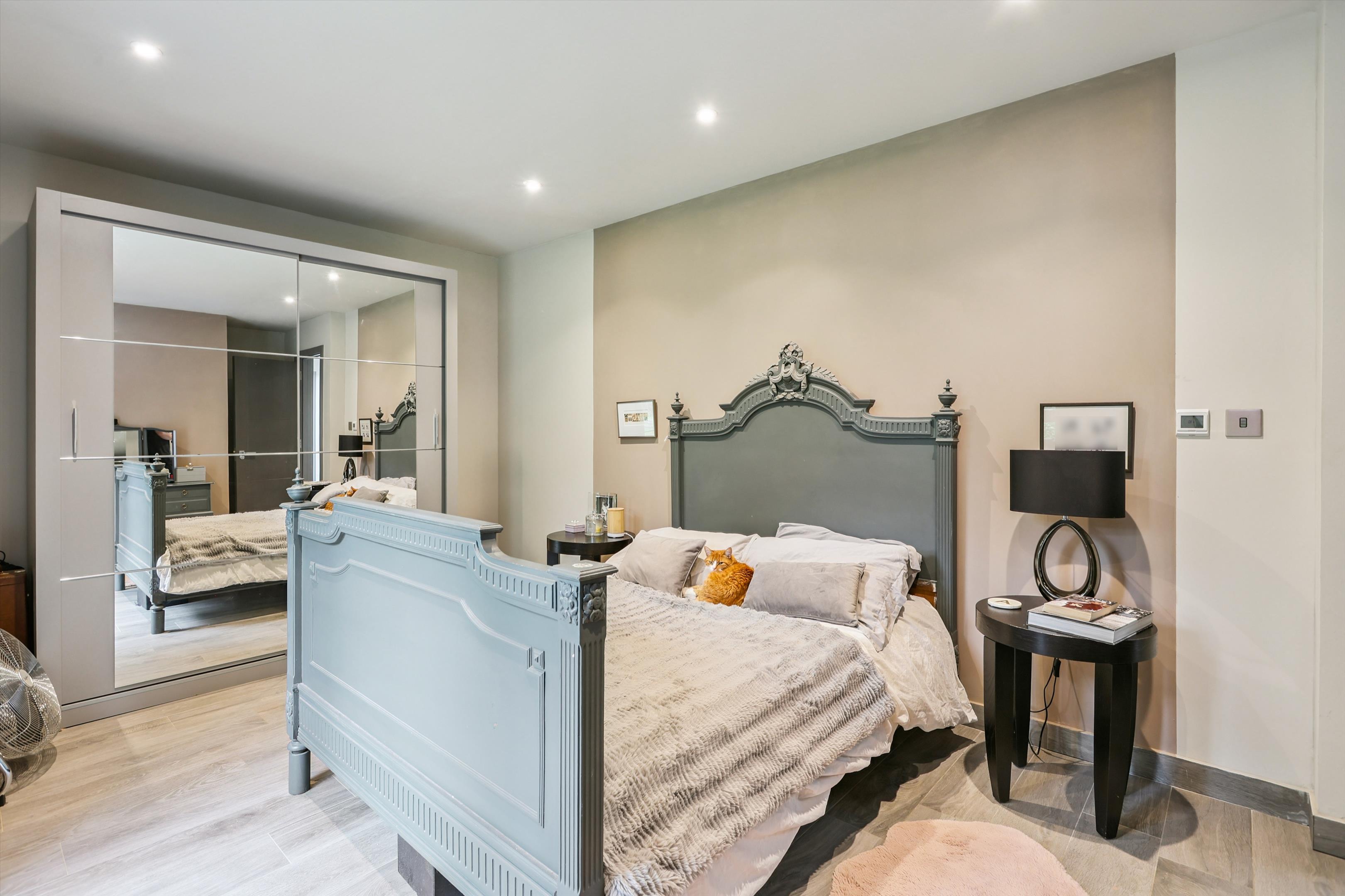 Riverside Drive, Esher, Surrey, KT10