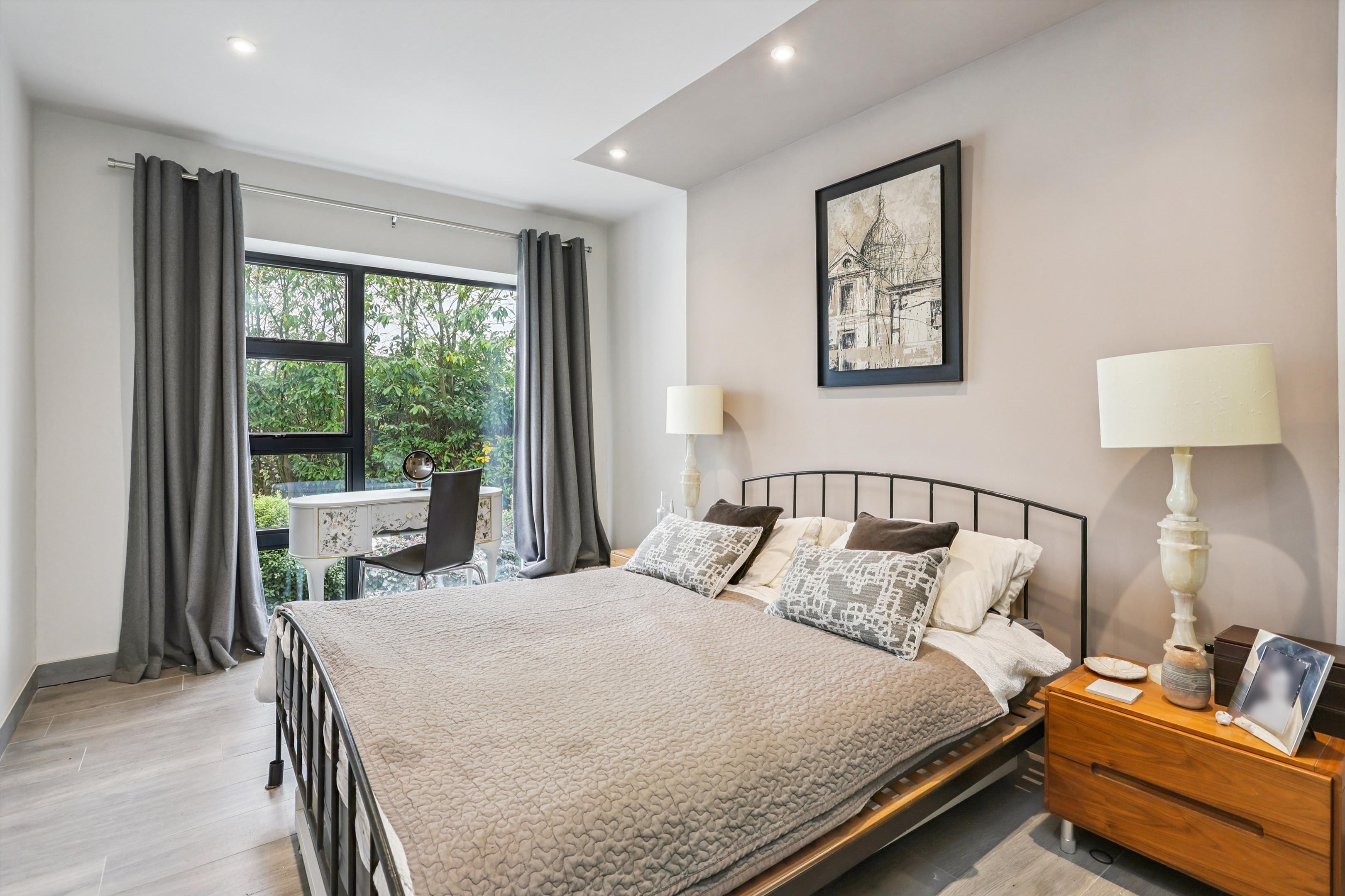 Riverside Drive, Esher, Surrey, KT10