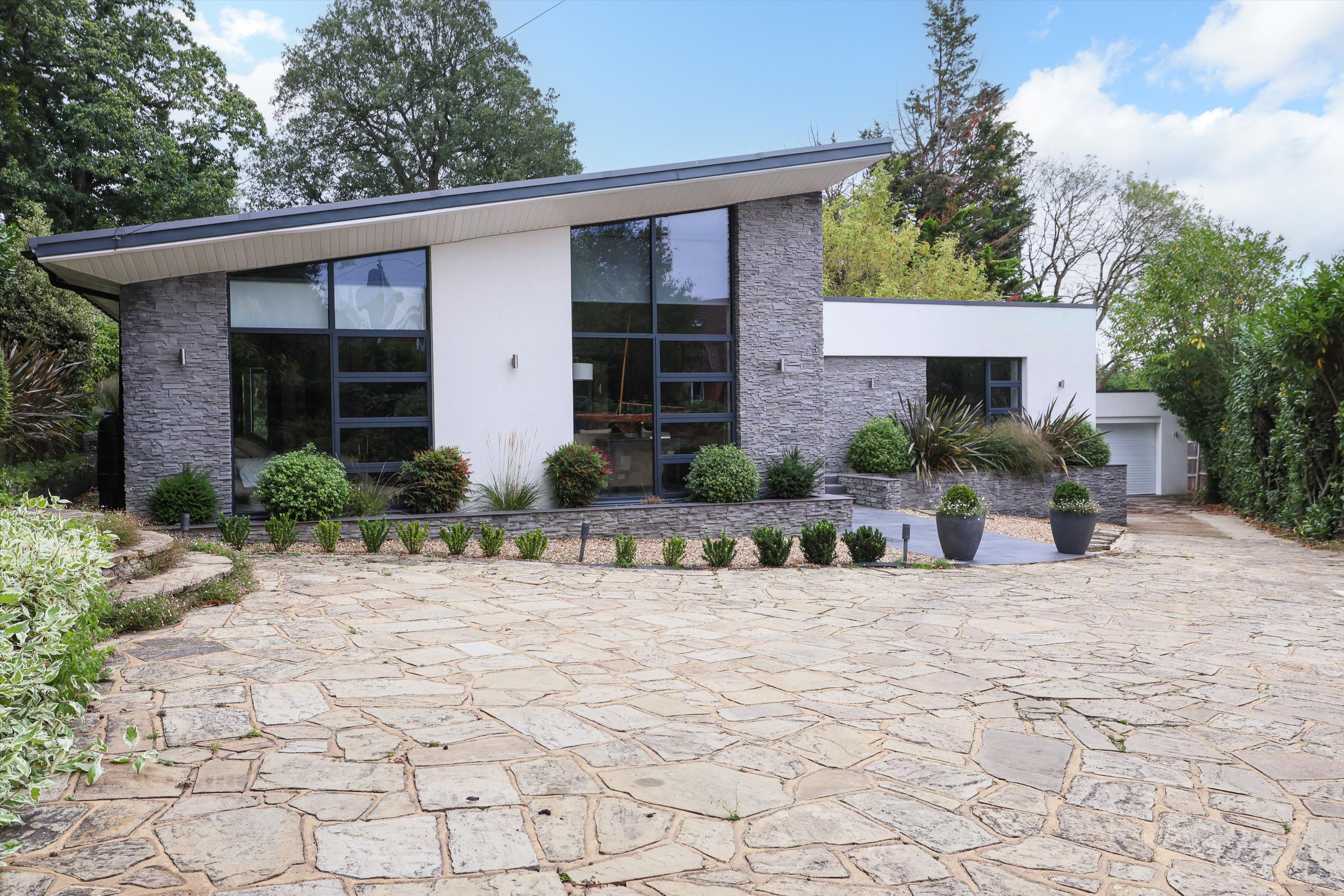 Riverside Drive, Esher, Surrey, KT10