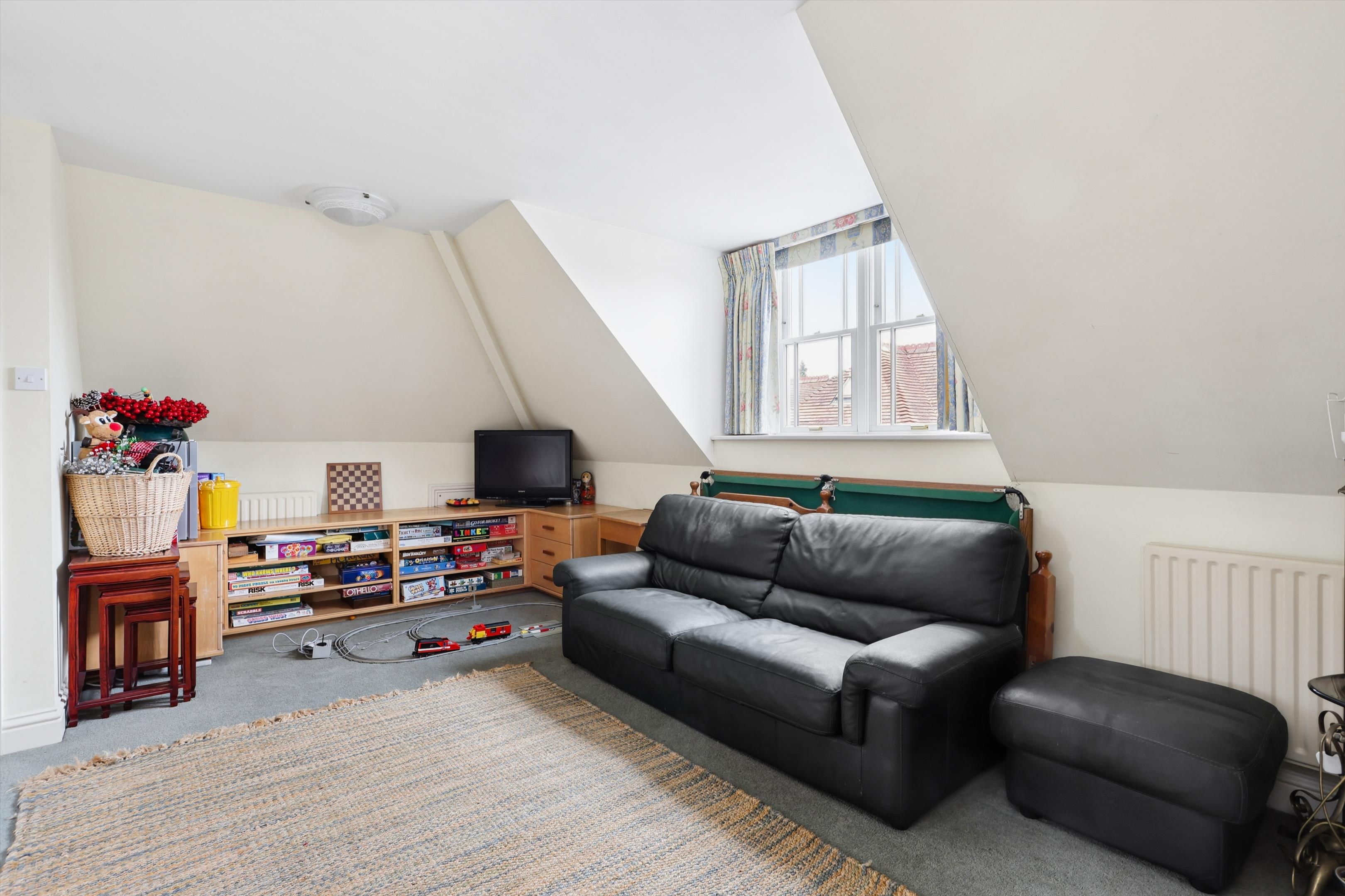 Beaconsfield Road, Claygate, Esher, Surrey KT10