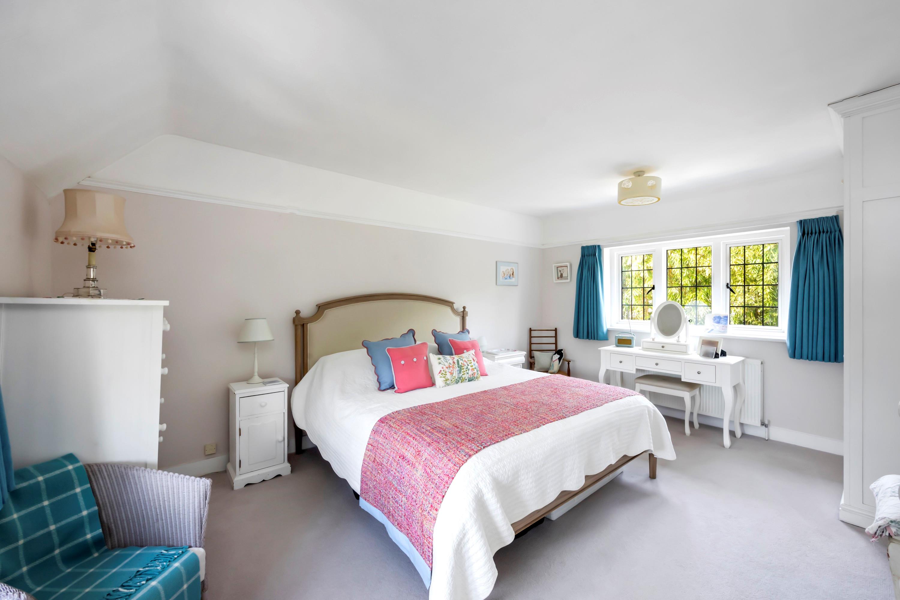 New Road, Esher, Surrey, KT10