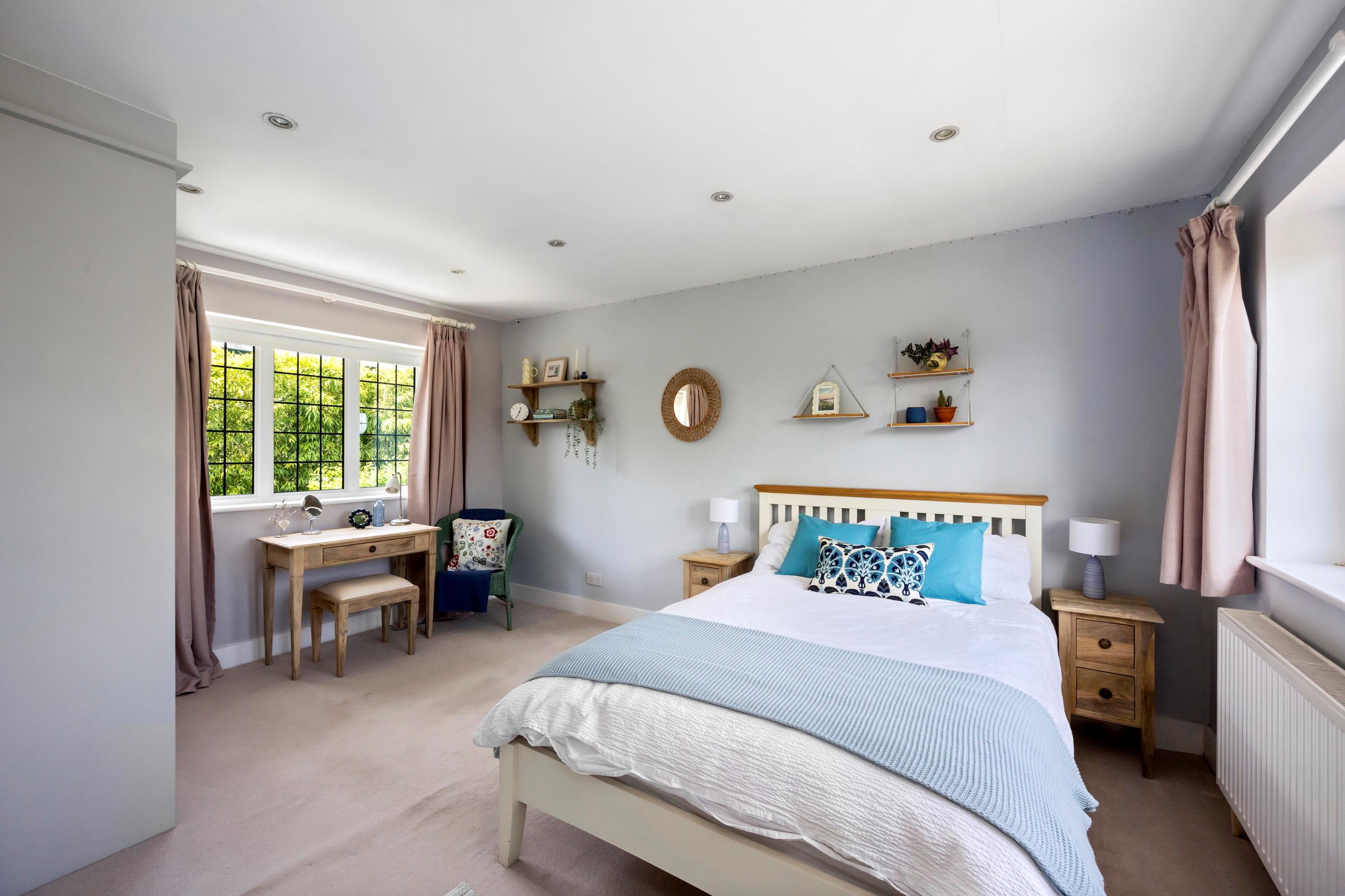 New Road, Esher, Surrey, KT10