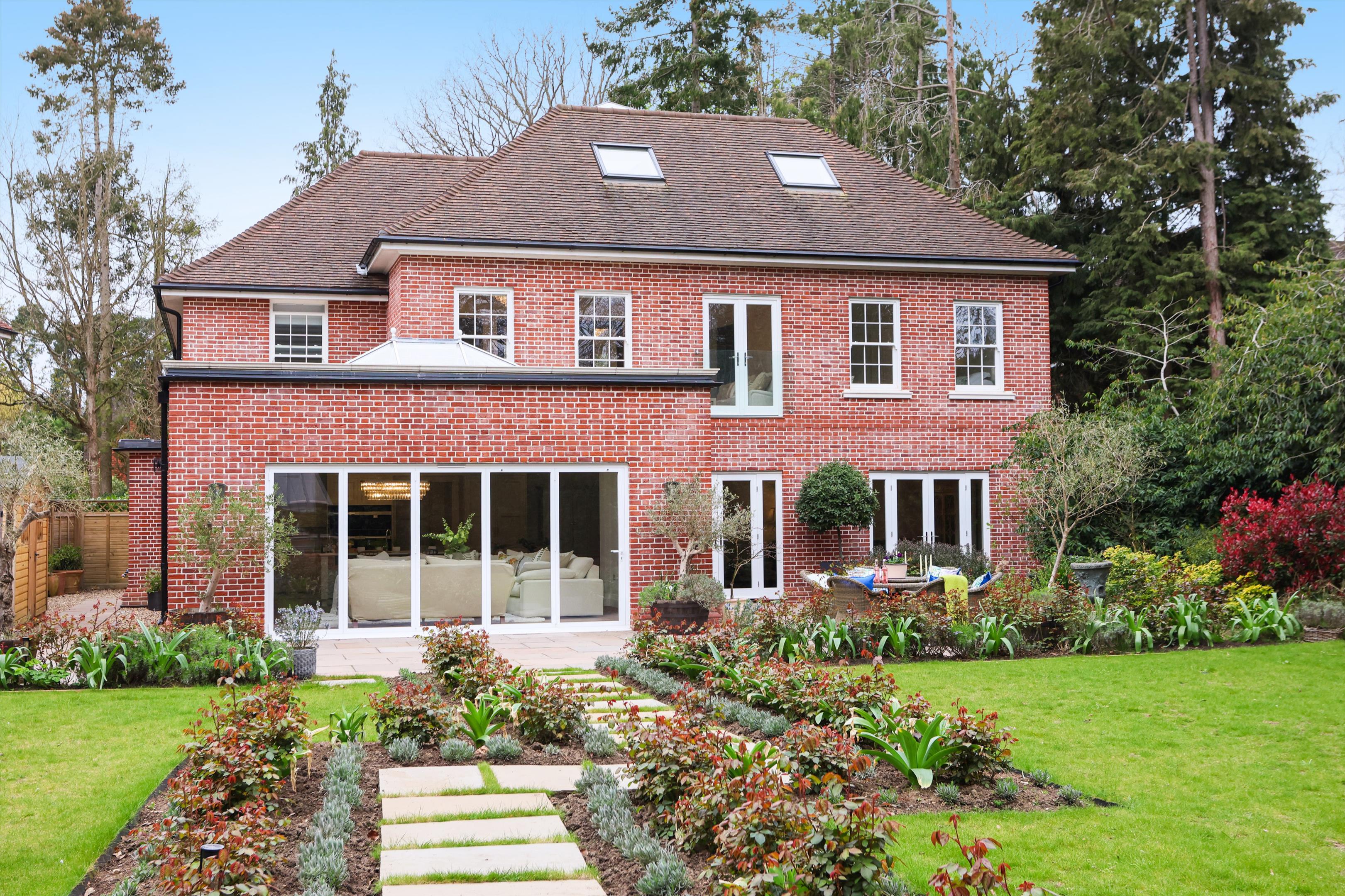 Woodlands Road, West Byfleet, Surrey KT14