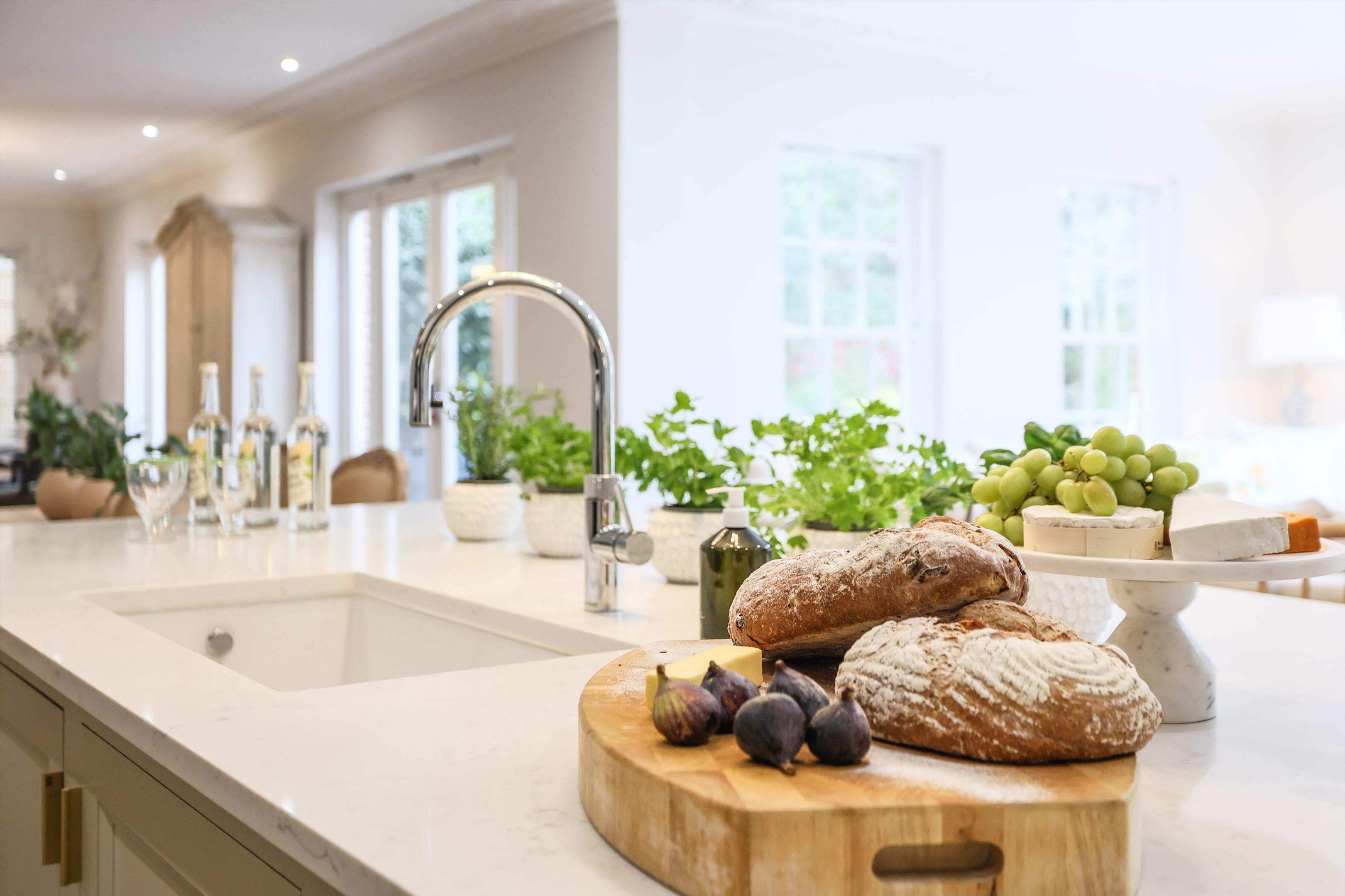 Woodlands Road, West Byfleet, Surrey KT14
