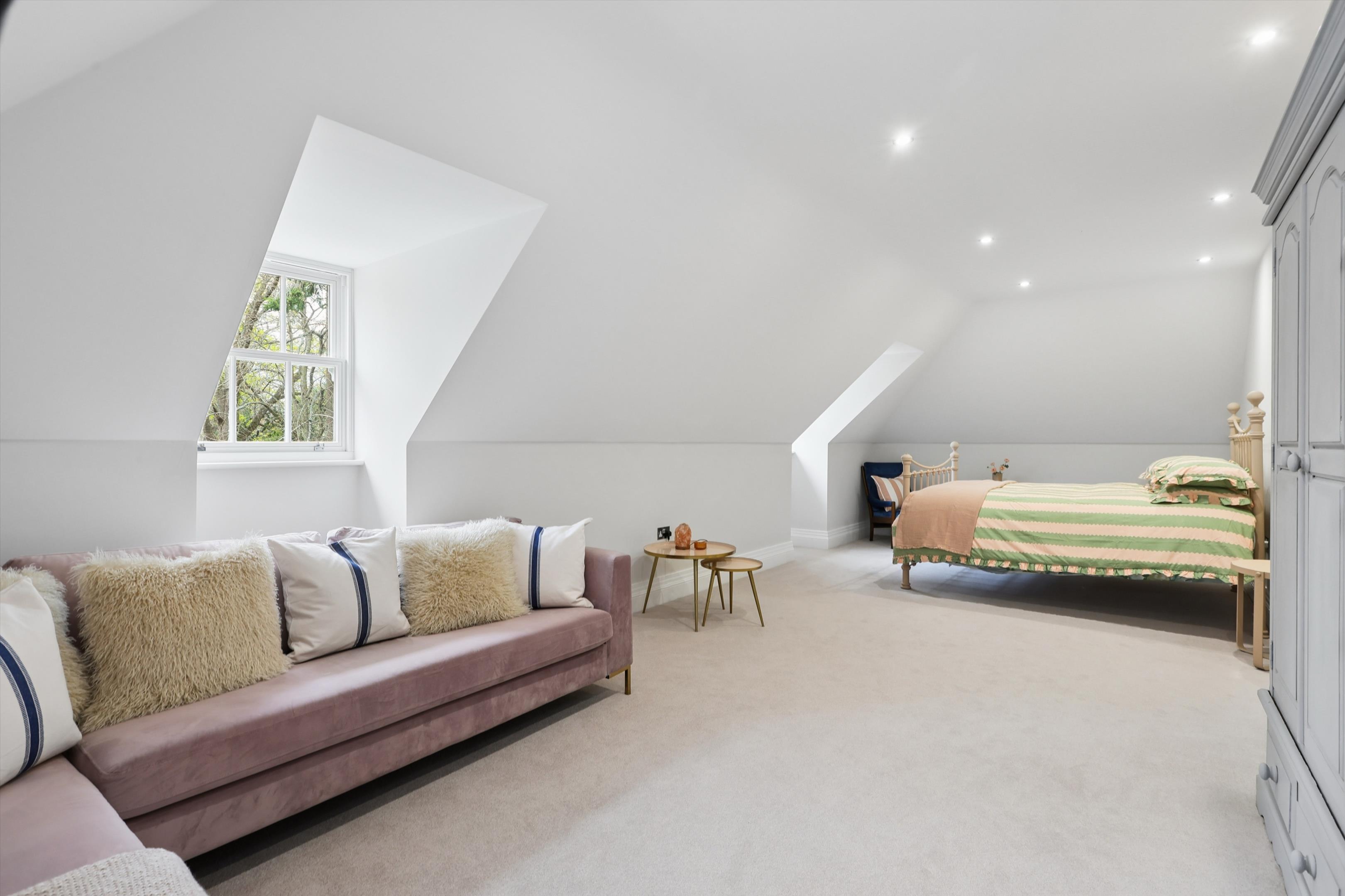 Woodlands Road, West Byfleet, Surrey KT14