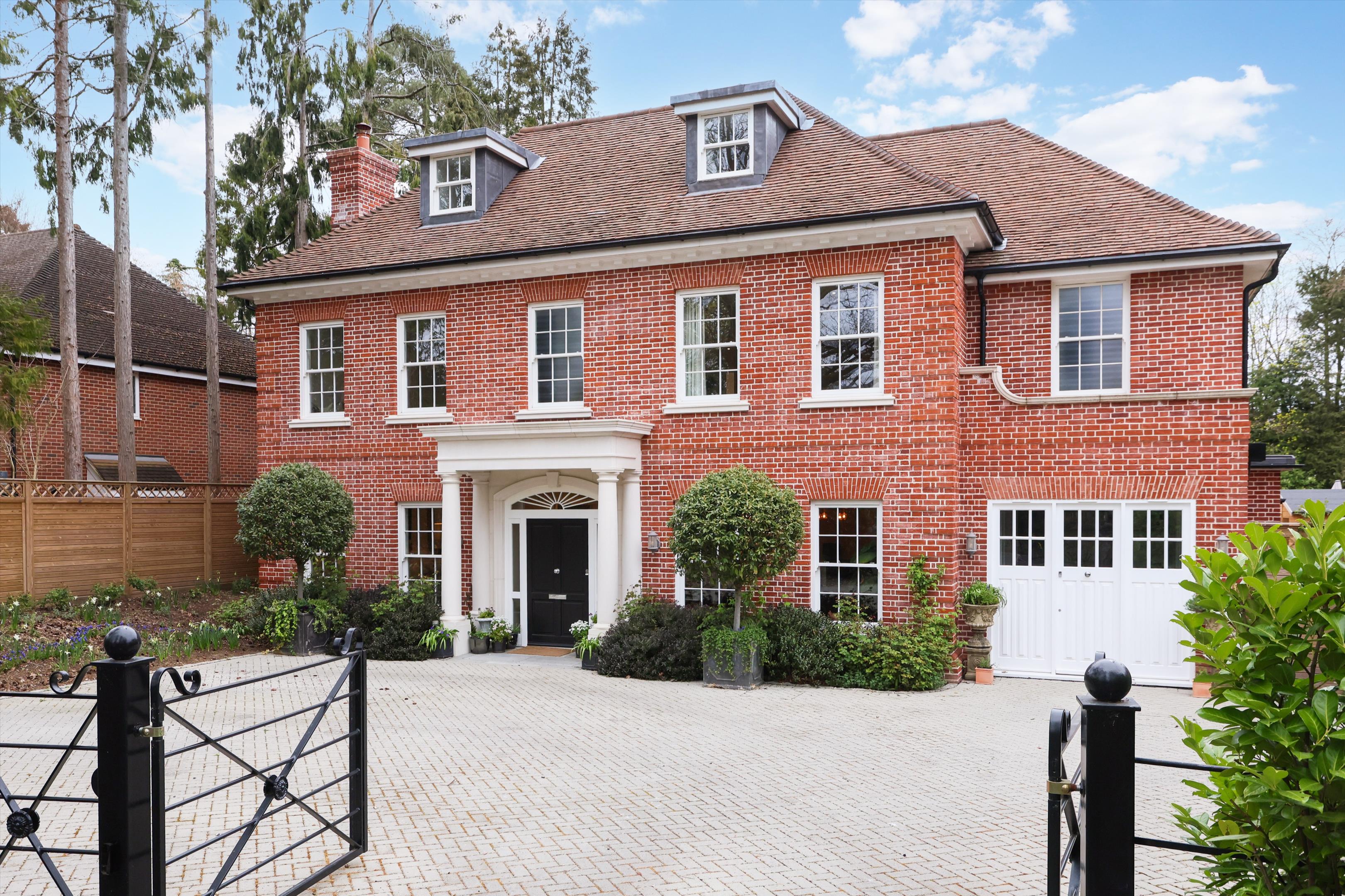 Woodlands Road, West Byfleet, Surrey KT14