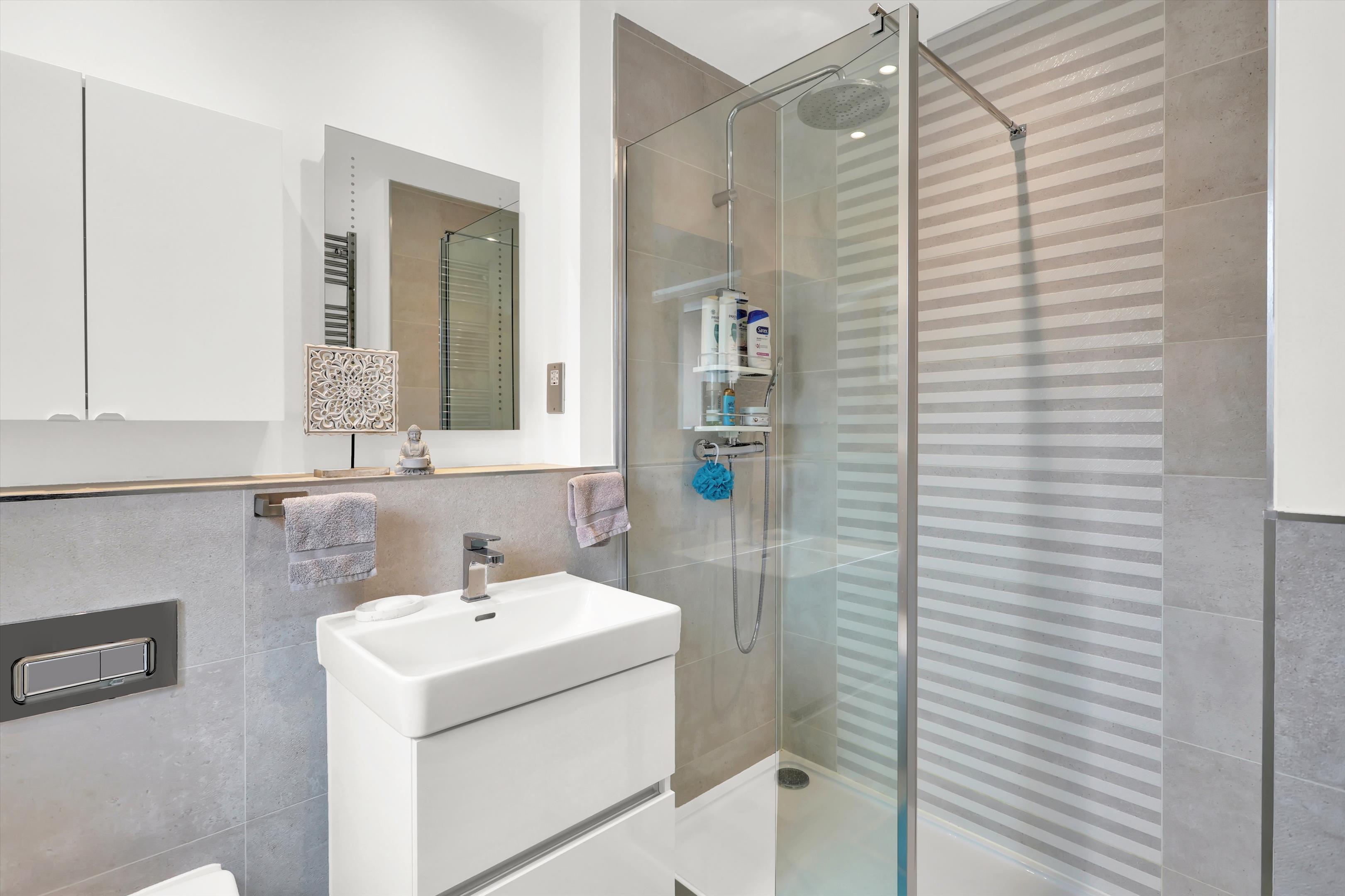 Bridges Avenue, East Molesey, Surrey KT8