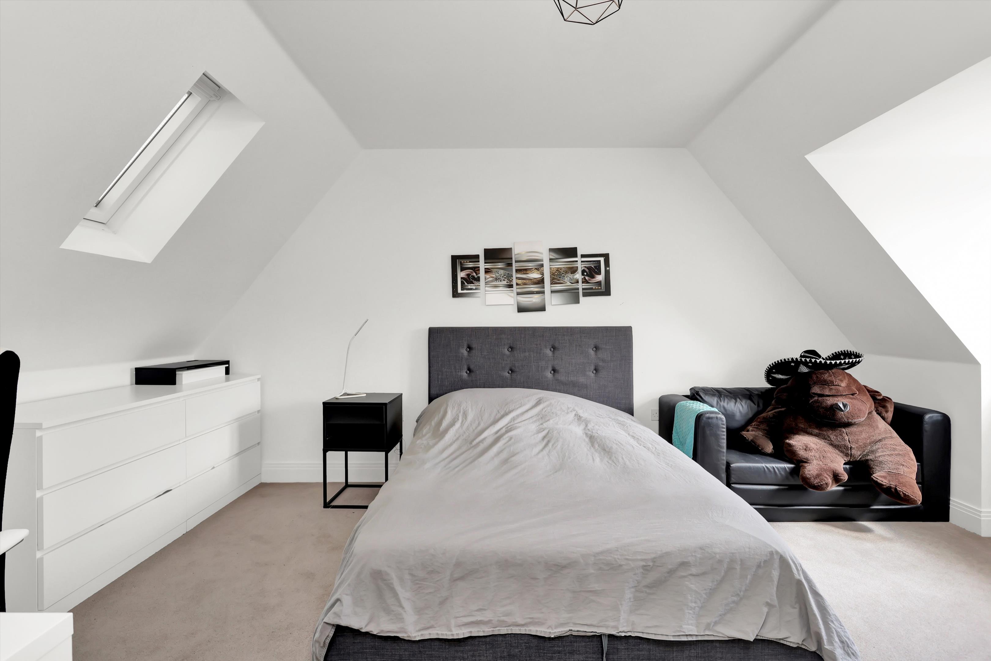 Bridges Avenue, East Molesey, Surrey KT8