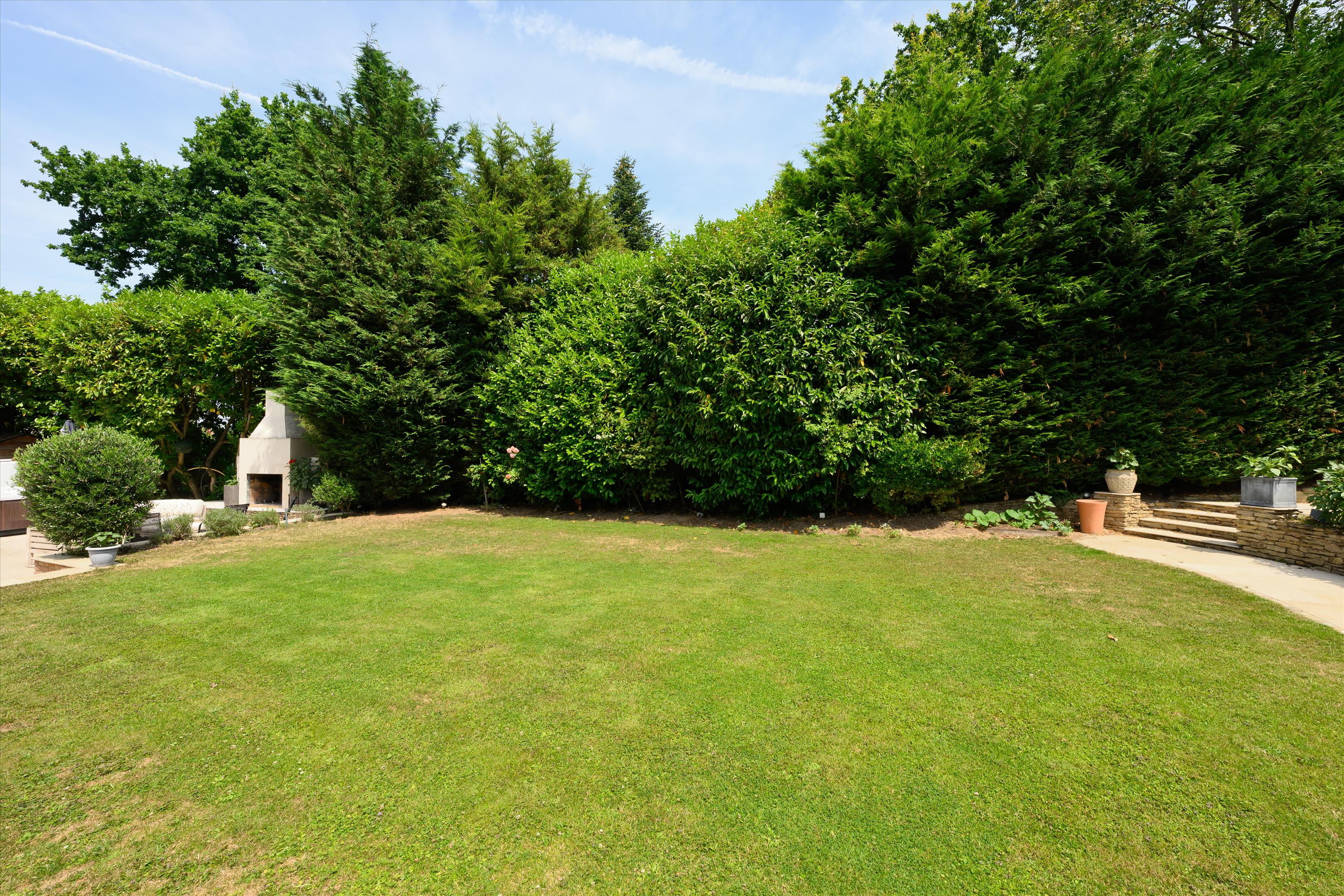 West End Lane, Esher, Surrey KT10
