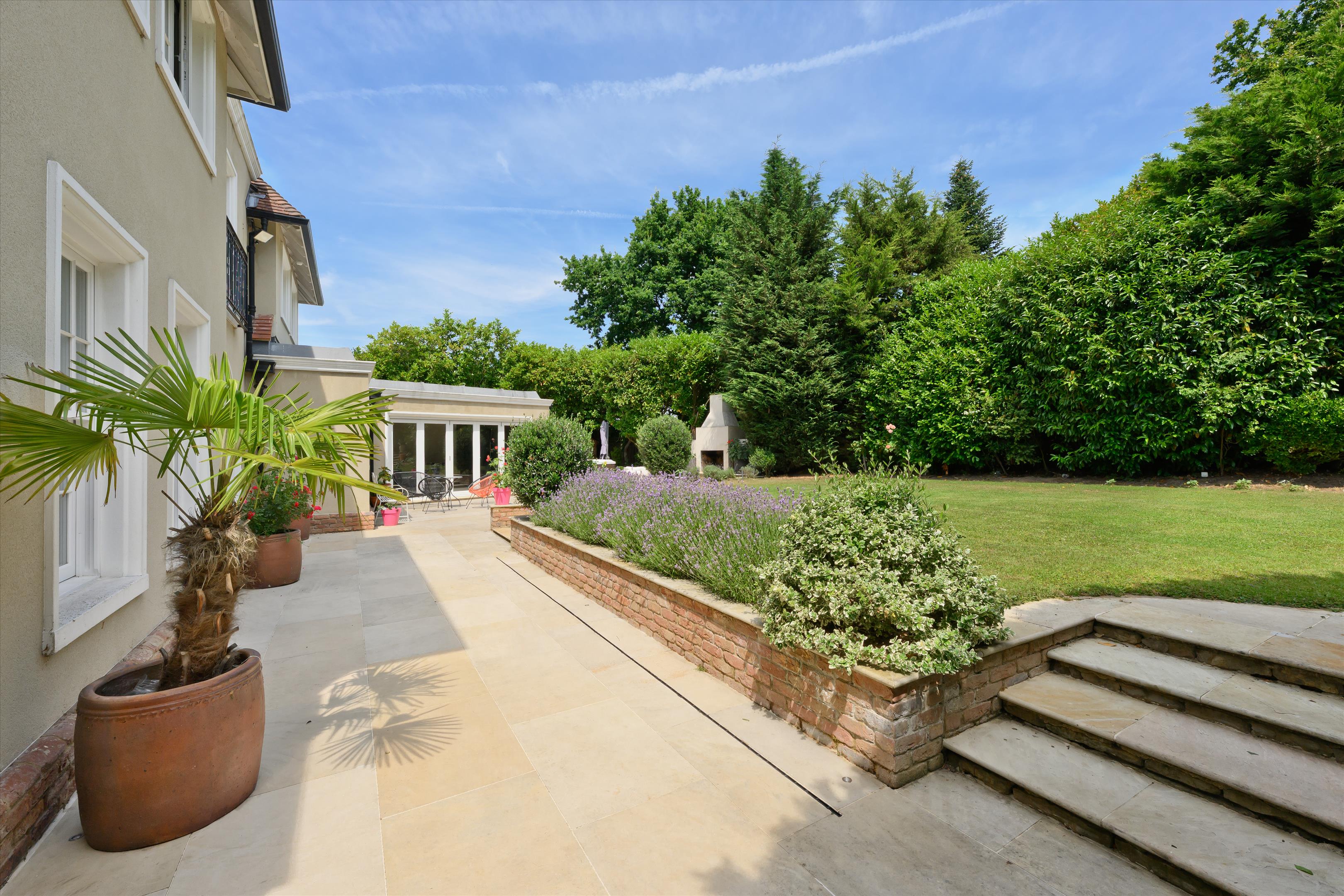 West End Lane, Esher, Surrey KT10