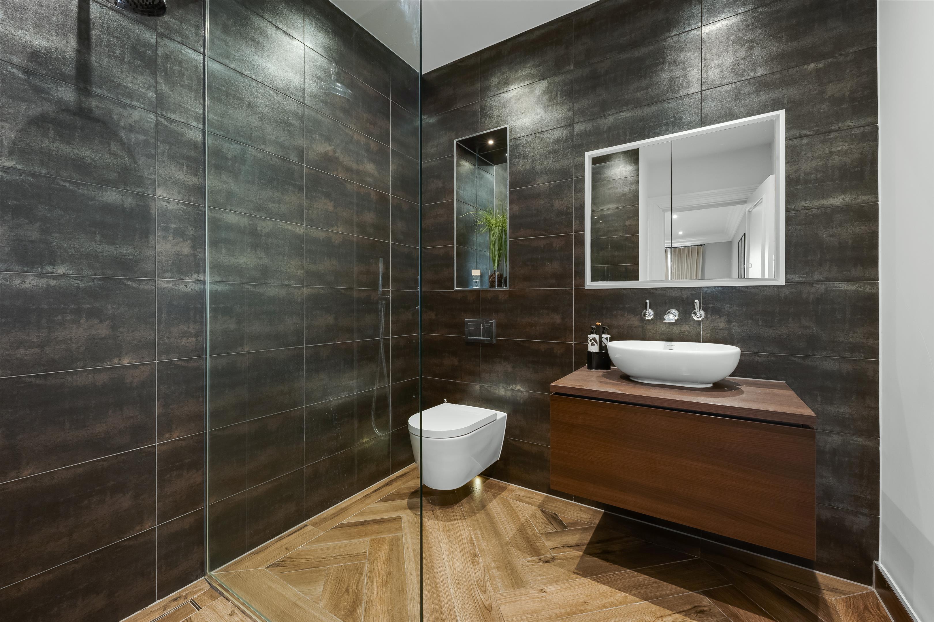 Sandown Avenue, Esher, Surrey KT10