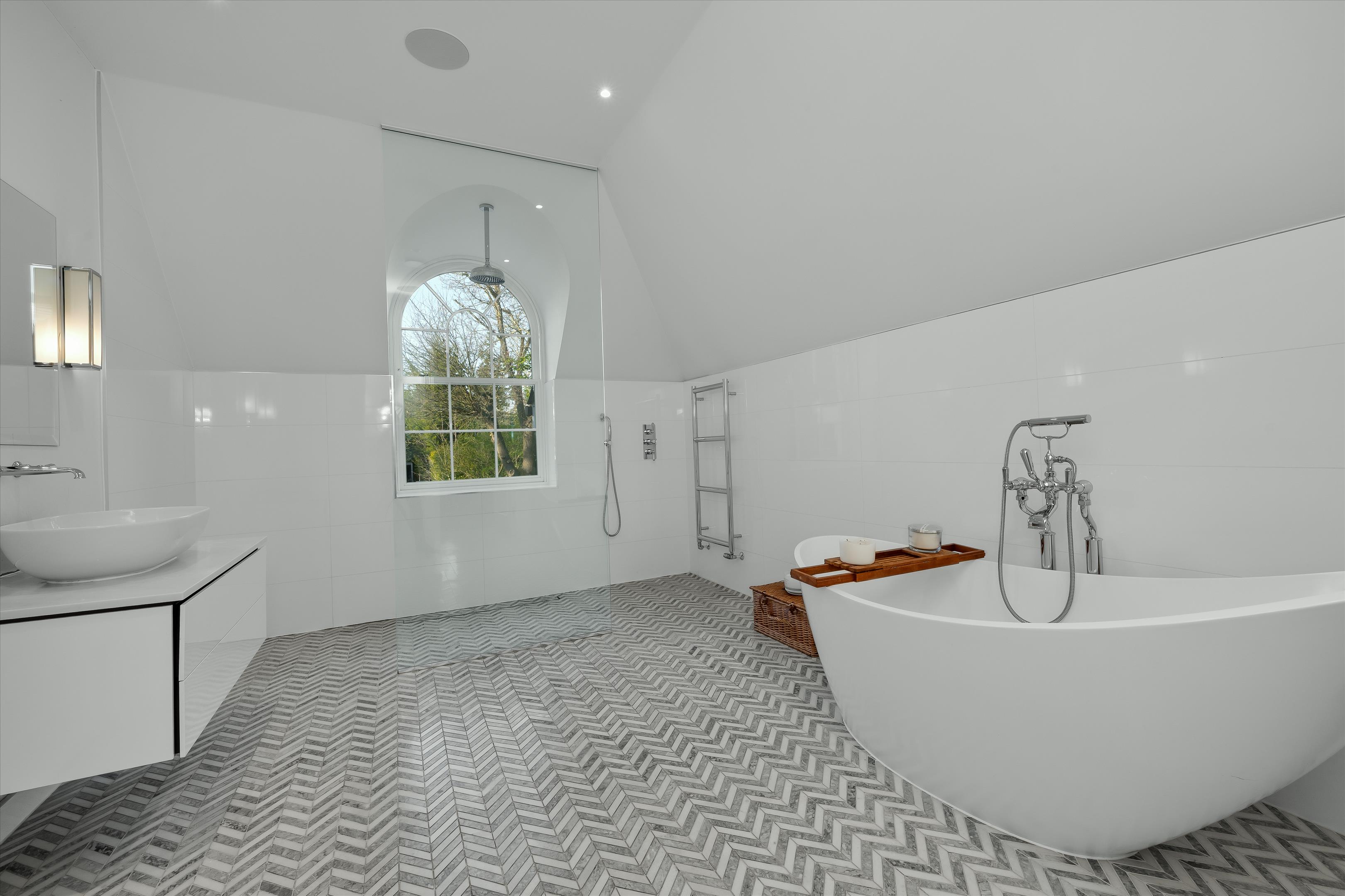 Sandown Avenue, Esher, Surrey KT10