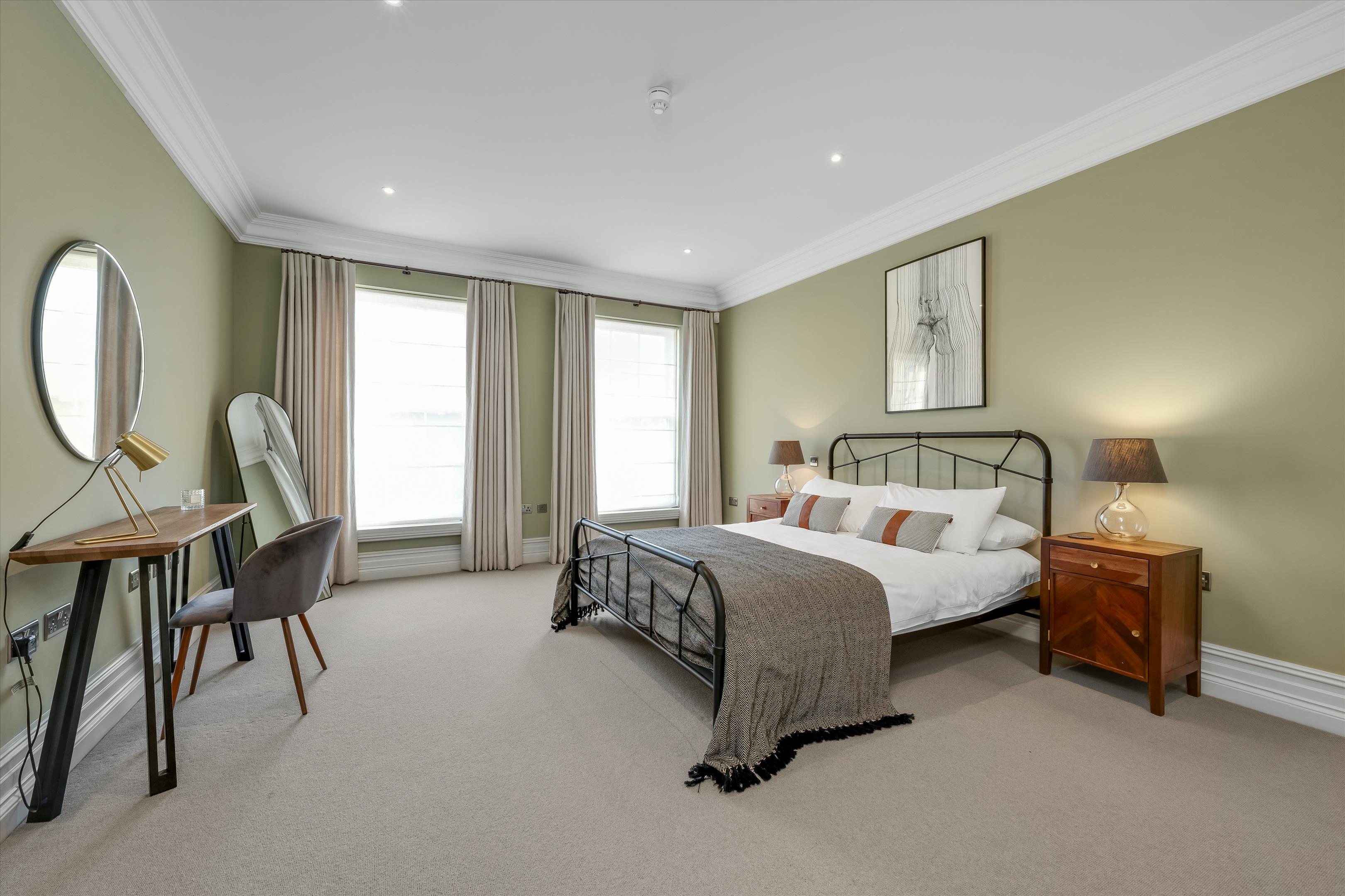 Sandown Avenue, Esher, Surrey KT10