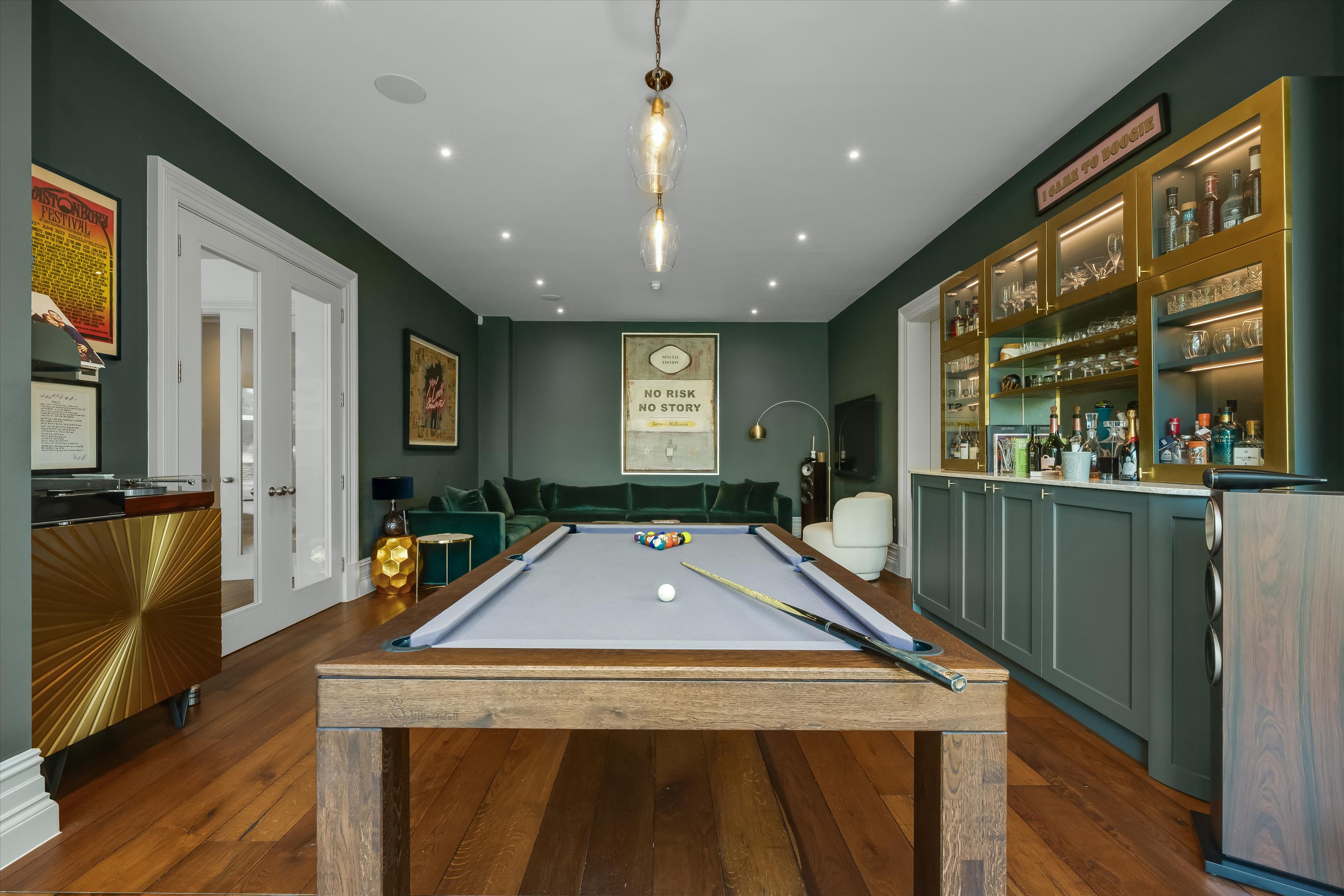 Sandown Avenue, Esher, Surrey KT10