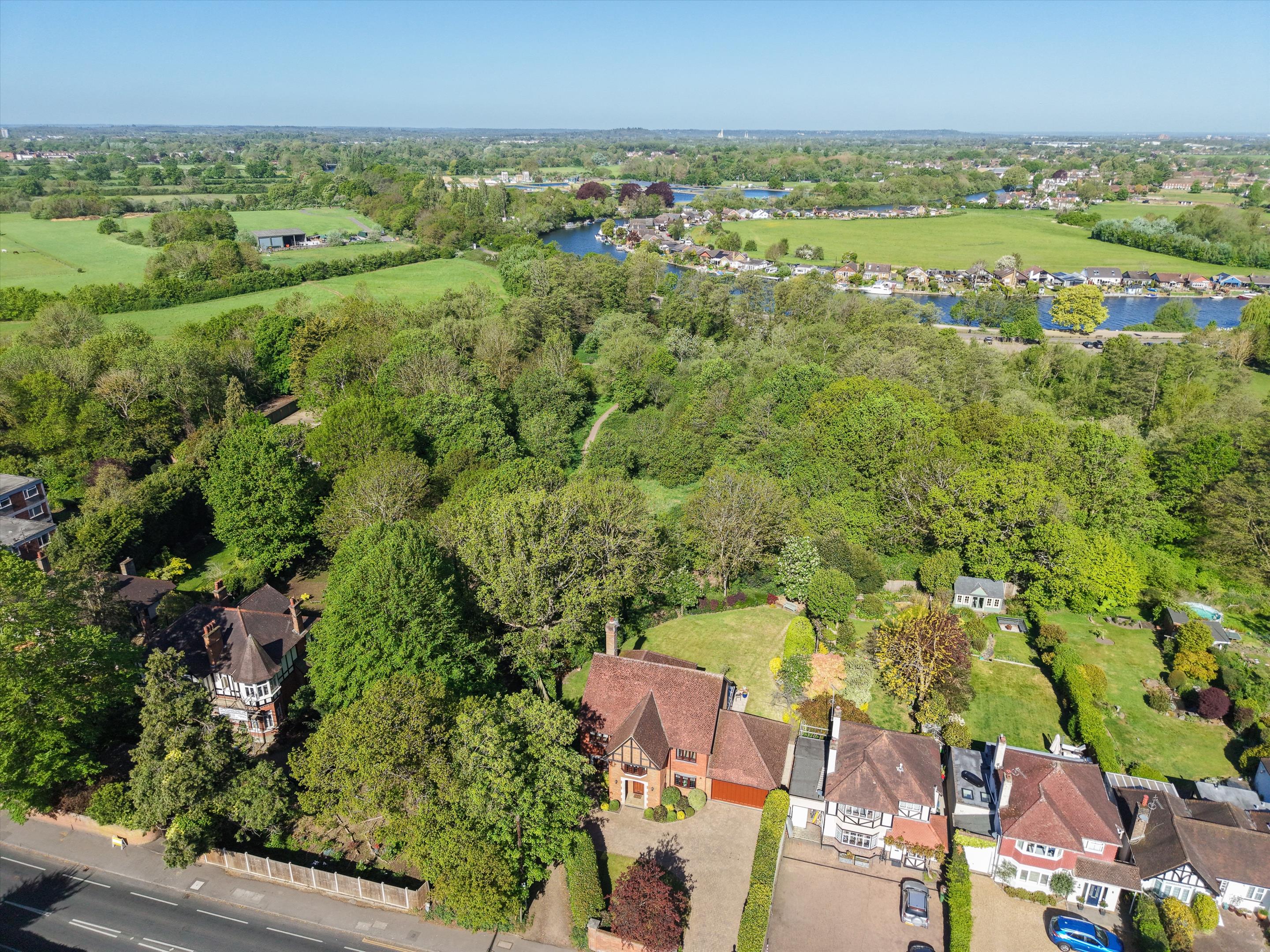 Oatlands Drive, Weybridge, Surrey KT13