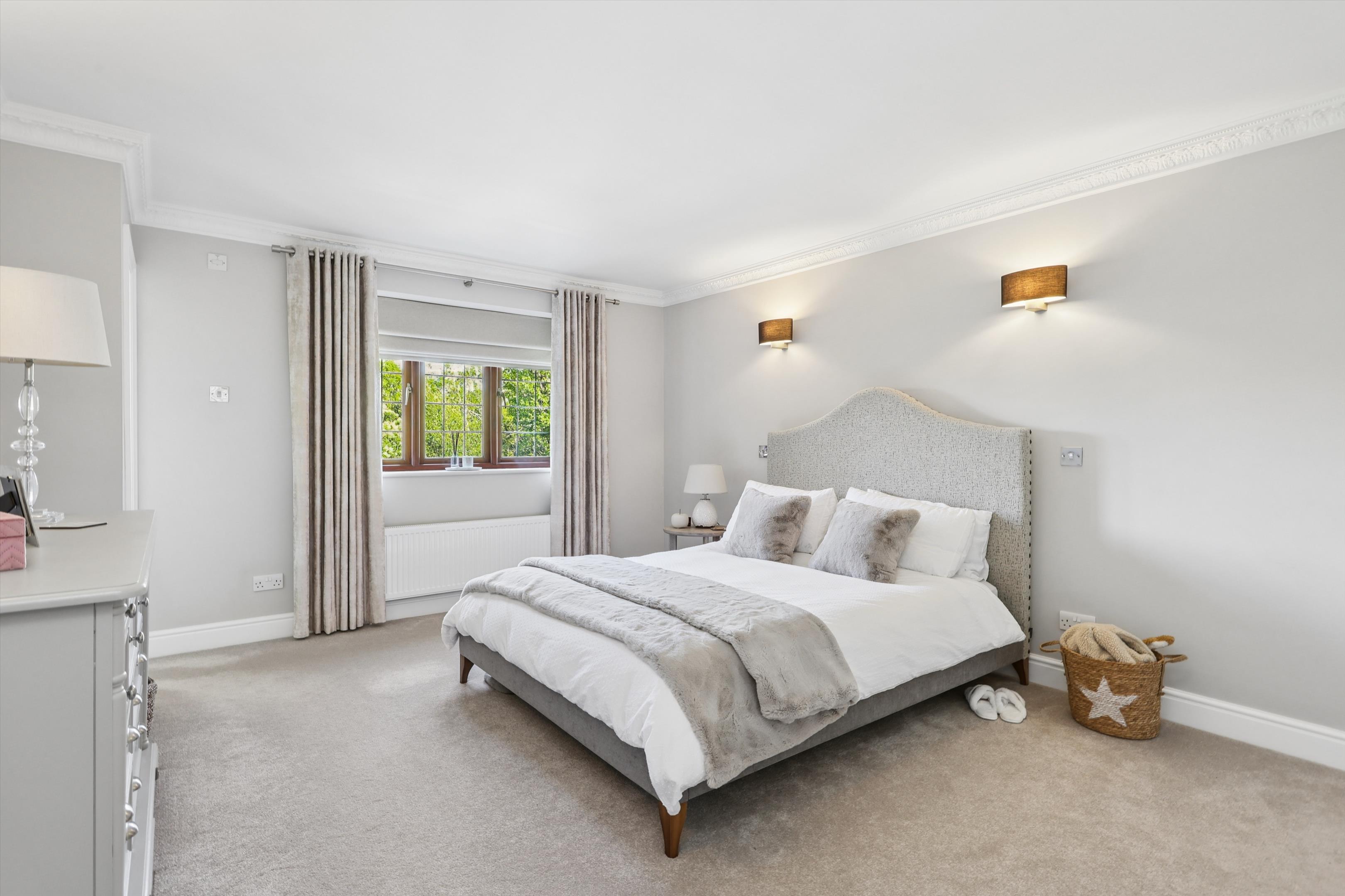 Oatlands Drive, Weybridge, Surrey KT13