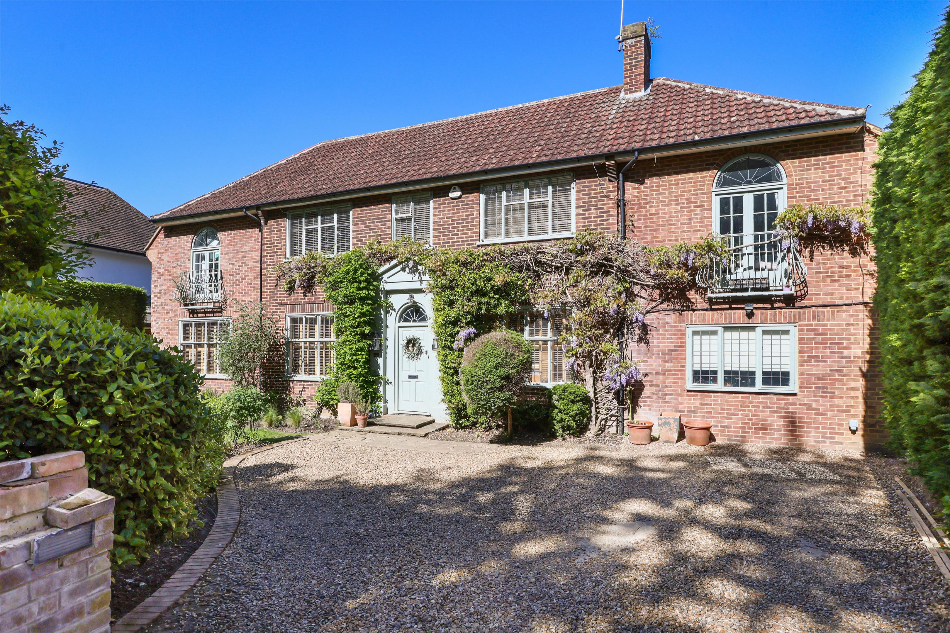 Drakes Close, Esher, Surrey, KT10