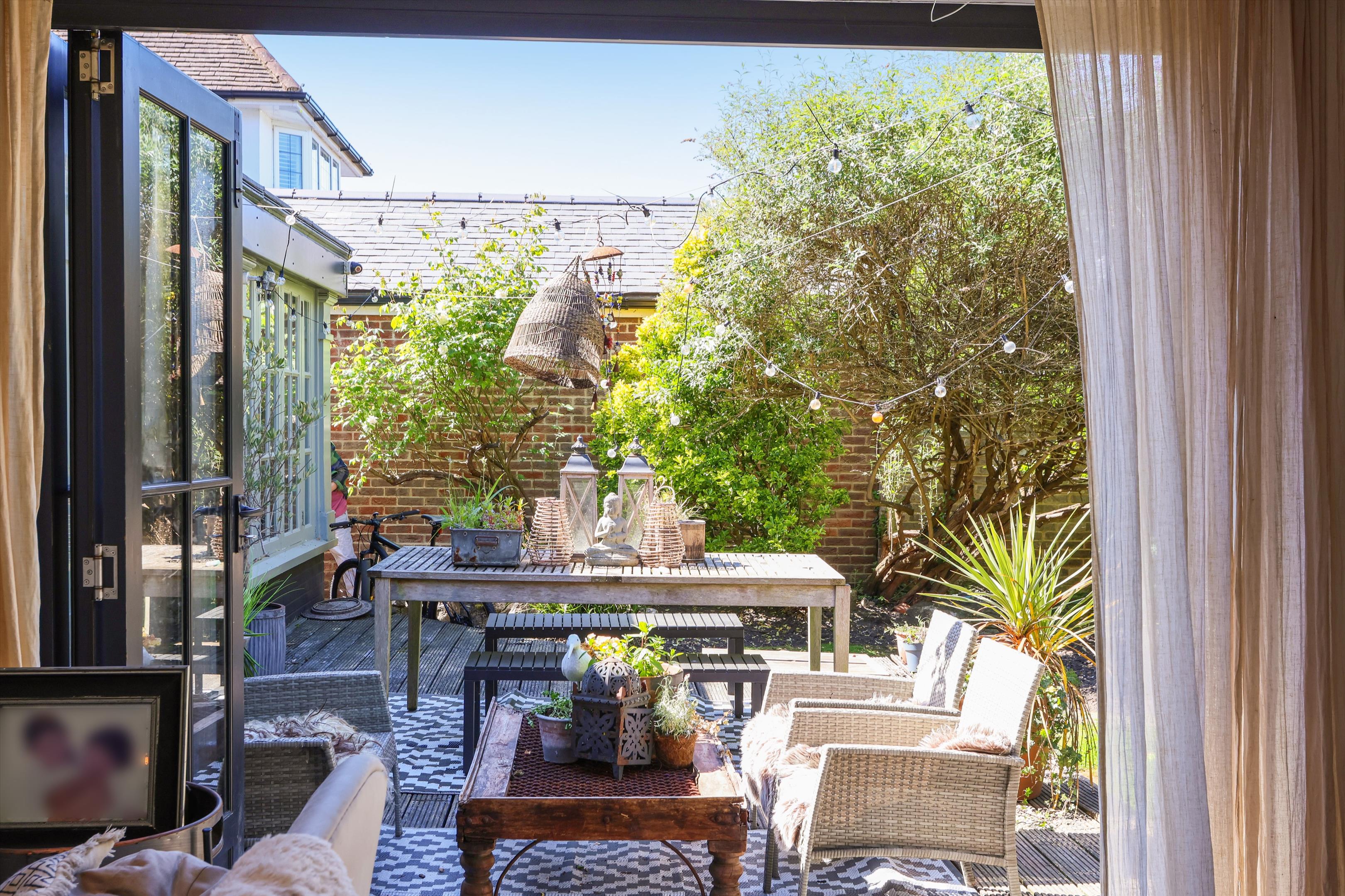 Drakes Close, Esher, Surrey, KT10