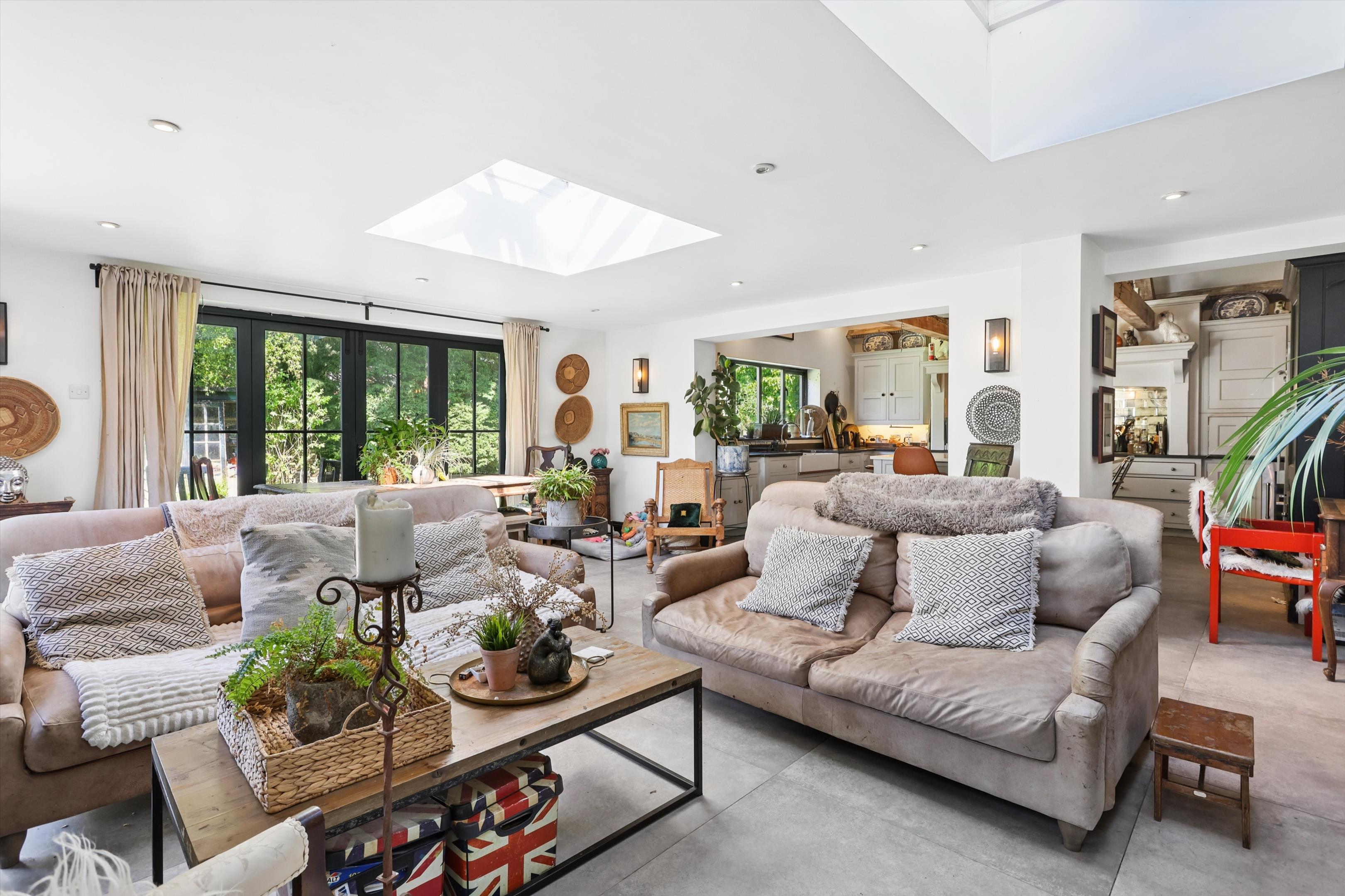 Drakes Close, Esher, Surrey, KT10