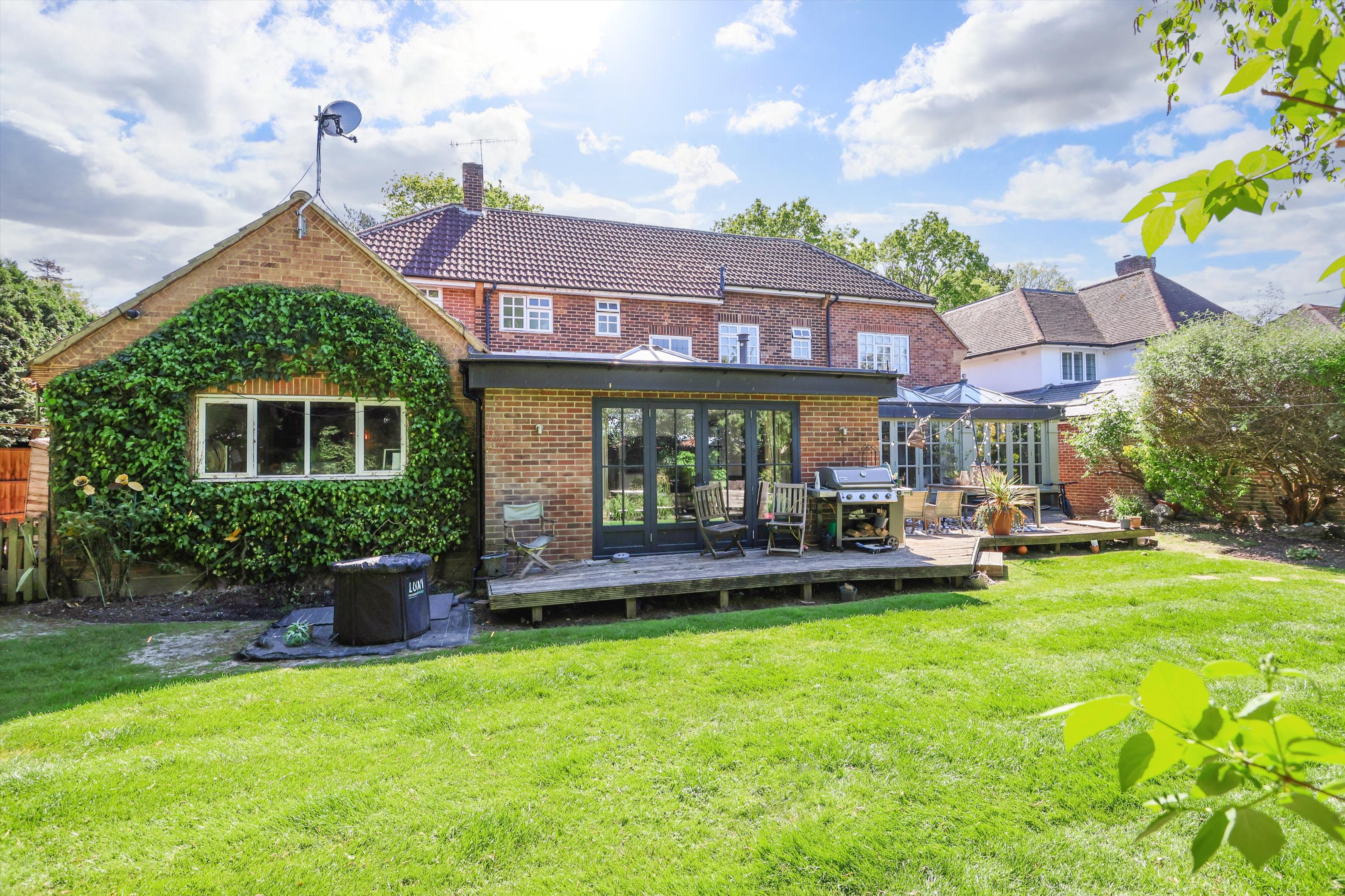 Drakes Close, Esher, Surrey, KT10